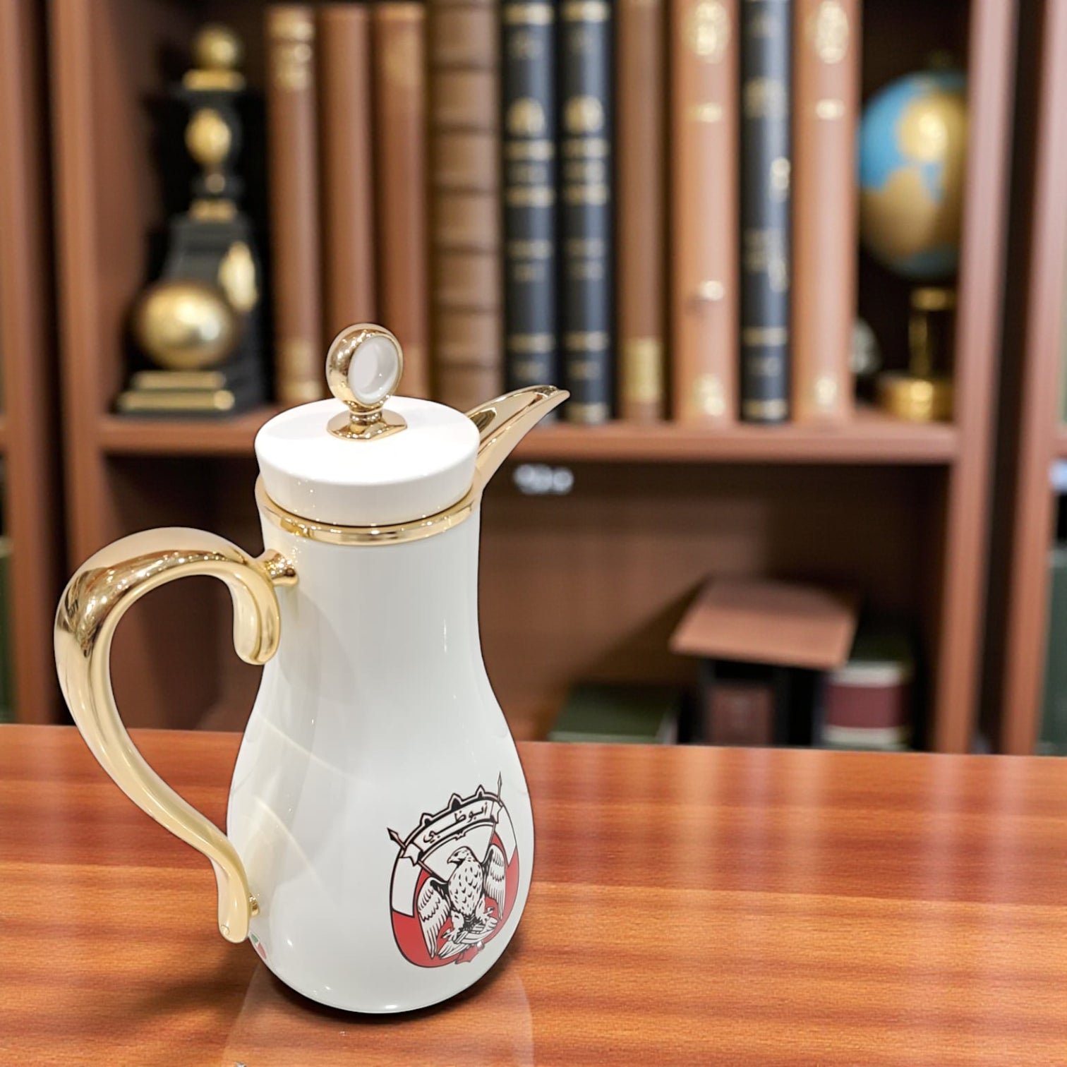 PILSCO Abu Dhabi Logo Vacuum Flask Set (1L + 0.7L) – White & Gold Arabic Coffee & Tea Thermos | Double Wall Insulated | Elegant UAE Emblem Design - Damoo