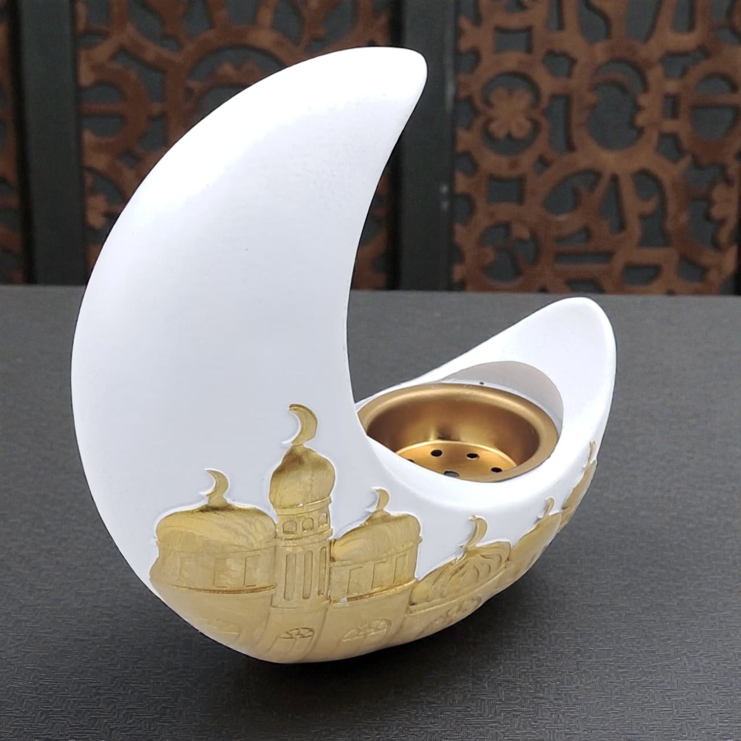 Luxury Ramadan Crescent Incense Burner – White Ceramic Bakhoor Holder with Gold Islamic Architecture Design (15H × 14L × 8.5W CM) - Damoo