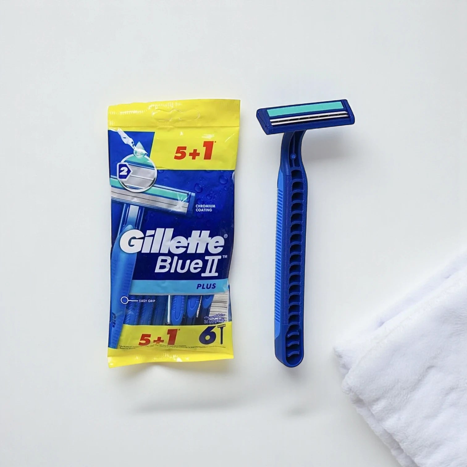 Gillette BlueII Plus Men’s Disposable Razors – 2 Chrome Coated Blades, Fixed Head, Lubricating Band – Pack of 6 (5+1 Free)