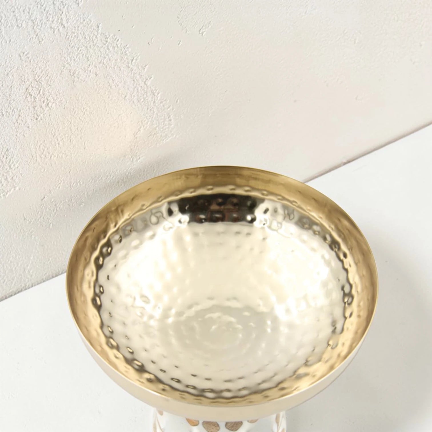 Hammered Metal Pedestal Serving Bowl with Decorative Inlay Base – Elegant Elevated Fruit & Dessert Bowl for Table Centerpiece (20H x 20L x 20W CM)