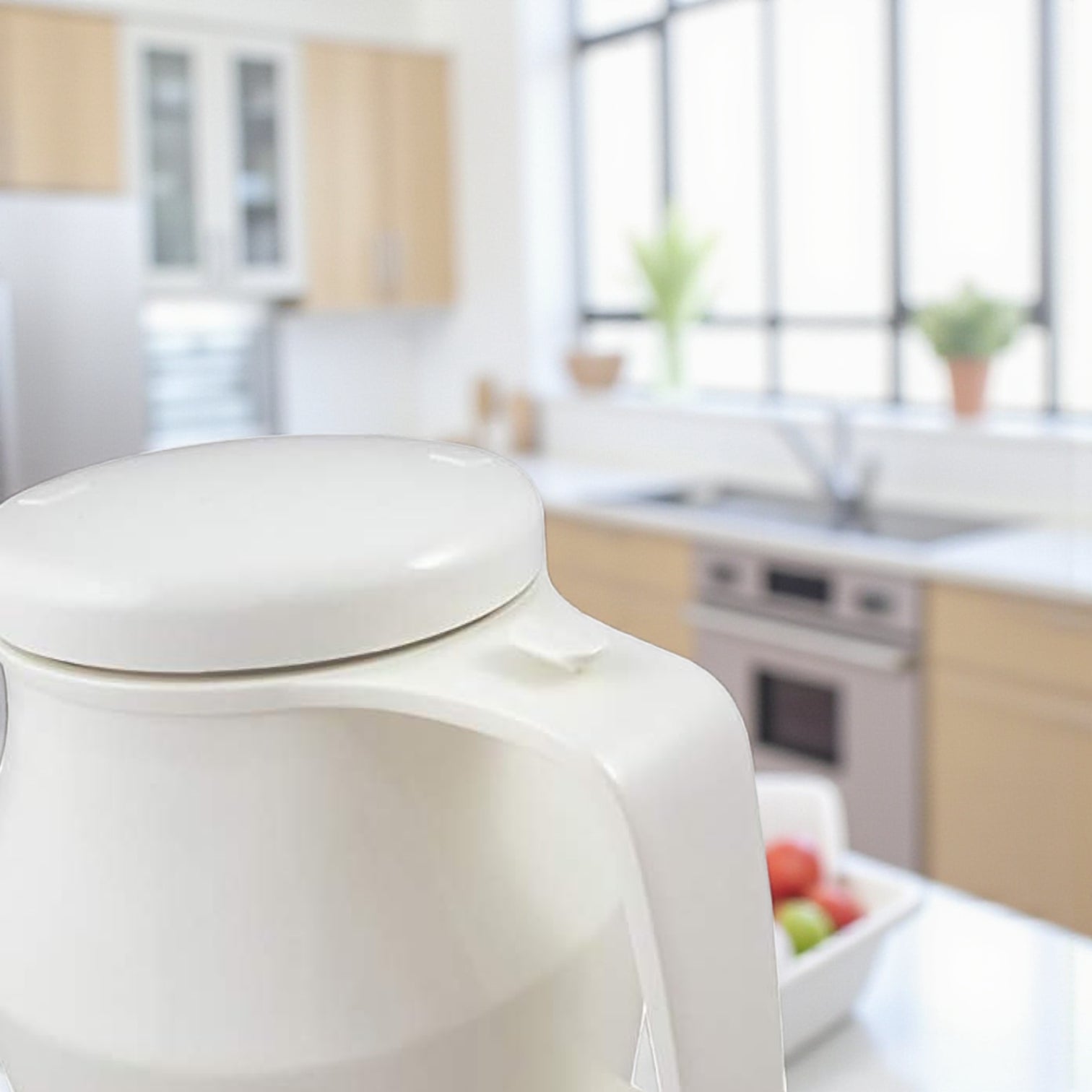 Helios Insulated Vacuum Jug 2.0L – White | Premium Plastic Thermos Flask with Q100 Glass Insert | German-Made Double-Wall Design for Excellent Heat Retention - Damoo