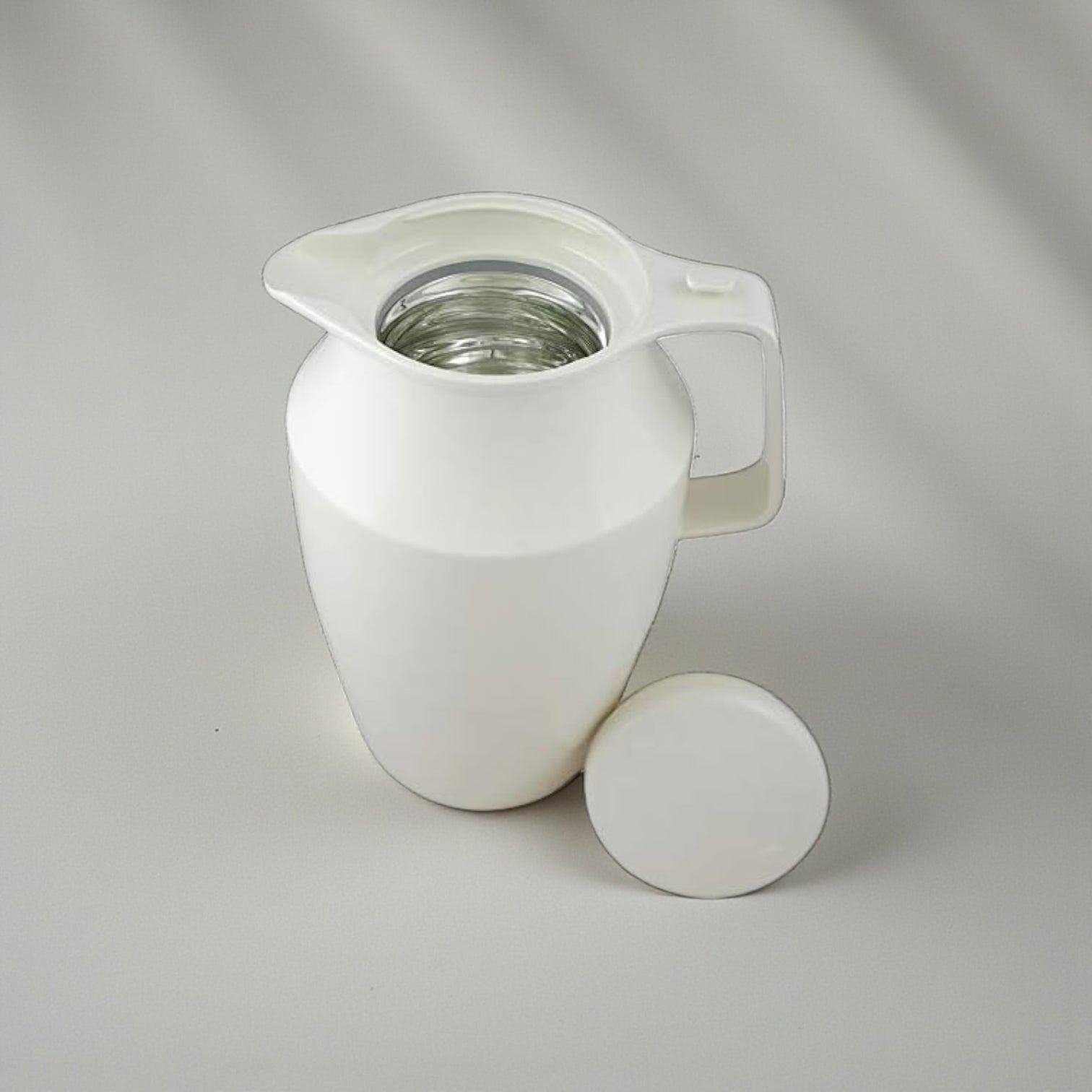 Helios Insulated Vacuum Jug 2.0L – White | Premium Plastic Thermos Flask with Q100 Glass Insert | German-Made Double-Wall Design for Excellent Heat Retention - Damoo