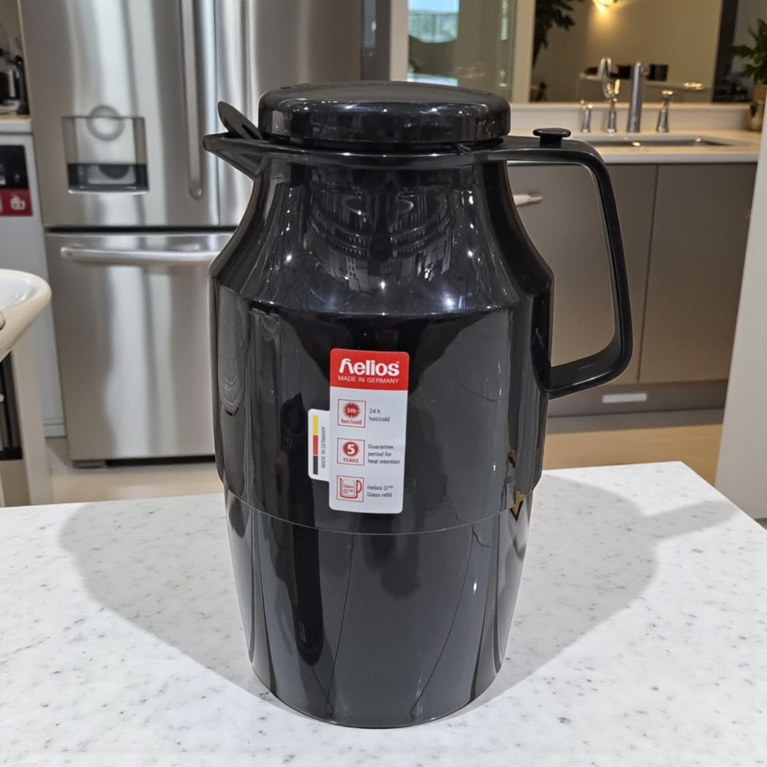 Helios Insulated Vacuum Jug 2.0L – Black | Premium Plastic Thermos Flask with Q100 Glass Insert | German-Made Double-Wall Design for Excellent Heat Retention - Damoo