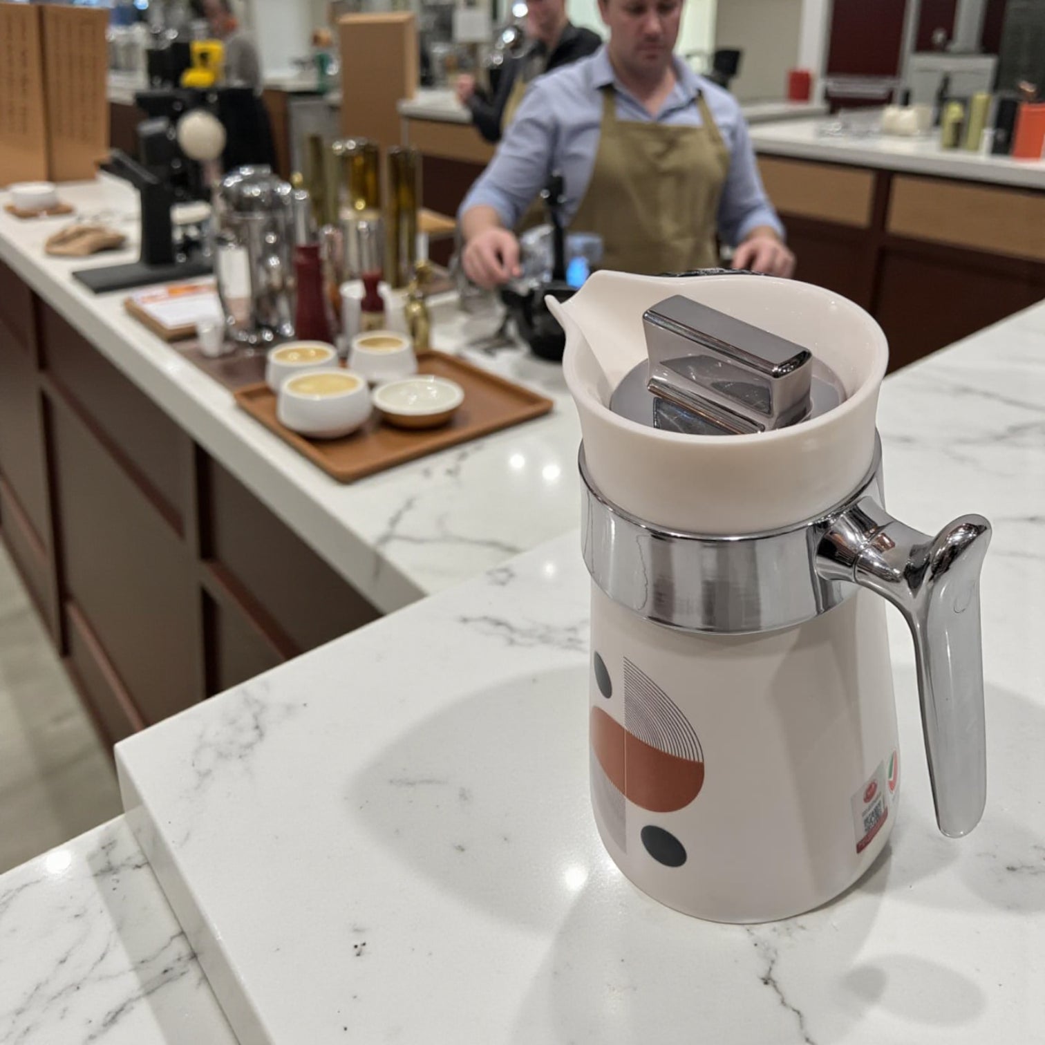 Regal Painted Vacuum Flask 1.0L – Modern Cream Design with Chrome Handle | Stylish Insulated Jug for Hot & Cold Beverages | Geometric Print | Double Wall Thermal Flask