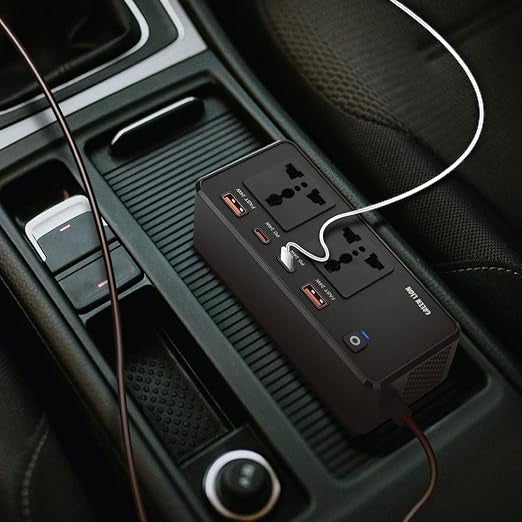 محول طاقة للسيارة Green Lion GC-200 - 200 واط، مزود بمقبسين للتيار المتردد، ومنفذي USB-A، ومنفذي USB-C | شحن سريع PD بقوة 24 واط | من 12 فولت إلى 220 فولت | محطة طاقة متنقلة لأجهزة الكمبيوتر المحمولة والهواتف وملحقات السيارات