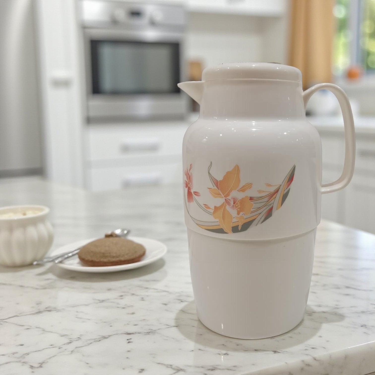 Insulated Vacuum Jug 2.2L – Floral-design | Premium Plastic Thermos Flask with Q100 Glass Insert | German-Made Double-Wall Design for Excellent Heat Retention - Damoo