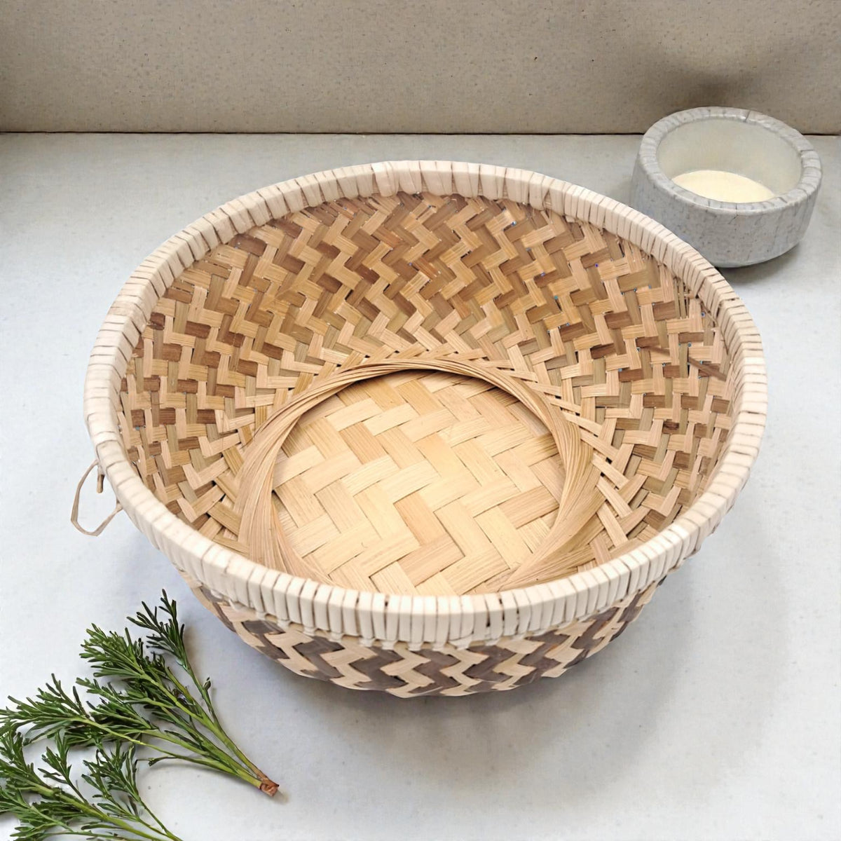 Handwoven Round Bamboo Basket with Lid – Natural Decorative Storage & Serving Bowl (15H x 22L × 22W CM) - Damoo