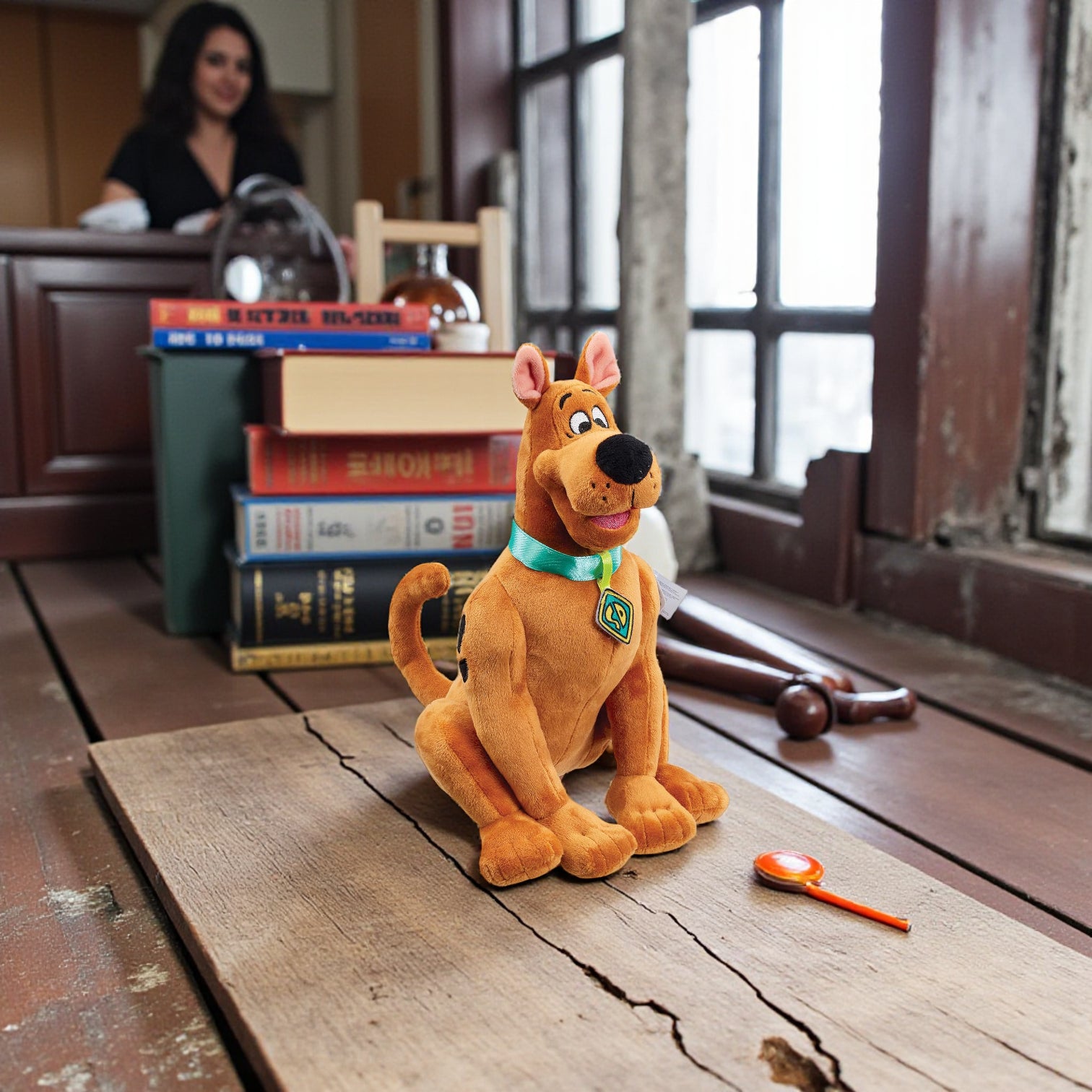 Scooby-Doo Classic 11 Inch Plush Toy – Soft Stuffed Animal Doll with Iconic Green Collar – Official Warner Bros Character Collectible Plushie for Kids, Toddlers, and Fans of Cartoon Series & Movies - Damoo