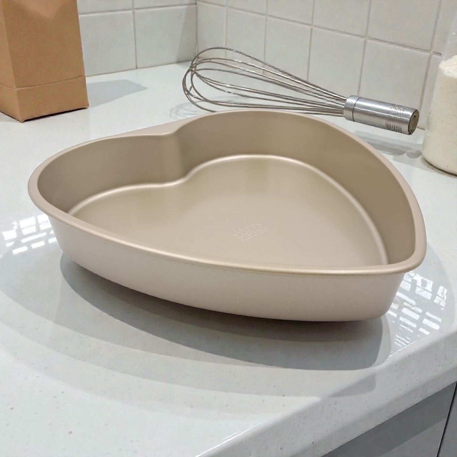 Golden Heritage Heart-Shaped Non-Stick Cake Pan – Premium Gold Bakeware, Dishwasher Safe, Even Heat Baking (5H x 29L × 29W CM) - Damoo
