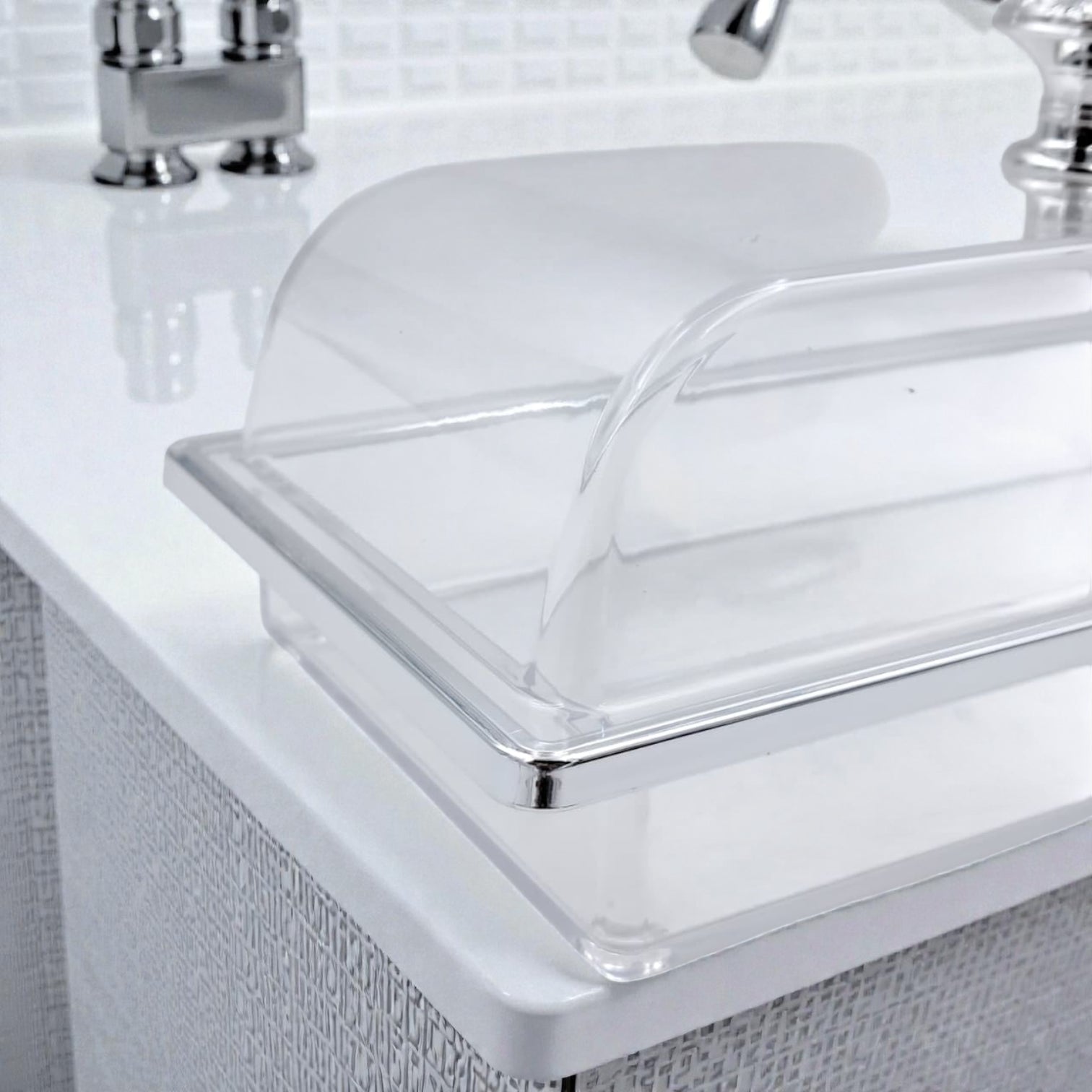Multifunctional Rectangular Acrylic Cake Stand with Clear Dome Lid – Serving Tray & Pastry Display for Parties, Kitchen & Buffet – Gold & Silver Knob Options (H13cm × L29.5cm × W13.5cm × Cap26cm × Base26cm) - Damoo