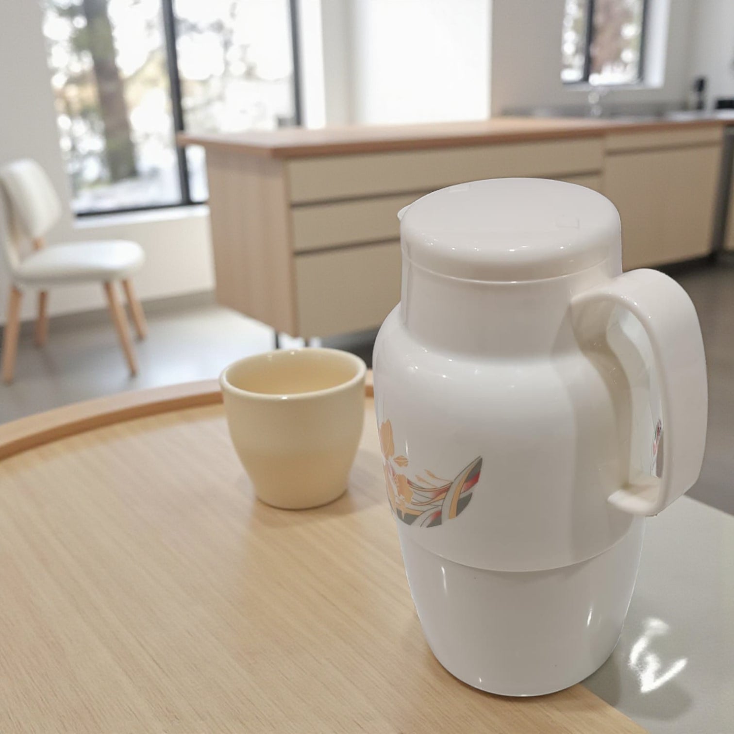 Insulated Vacuum Jug 2.2L – Floral-design | Premium Plastic Thermos Flask with Q100 Glass Insert | German-Made Double-Wall Design for Excellent Heat Retention - Damoo