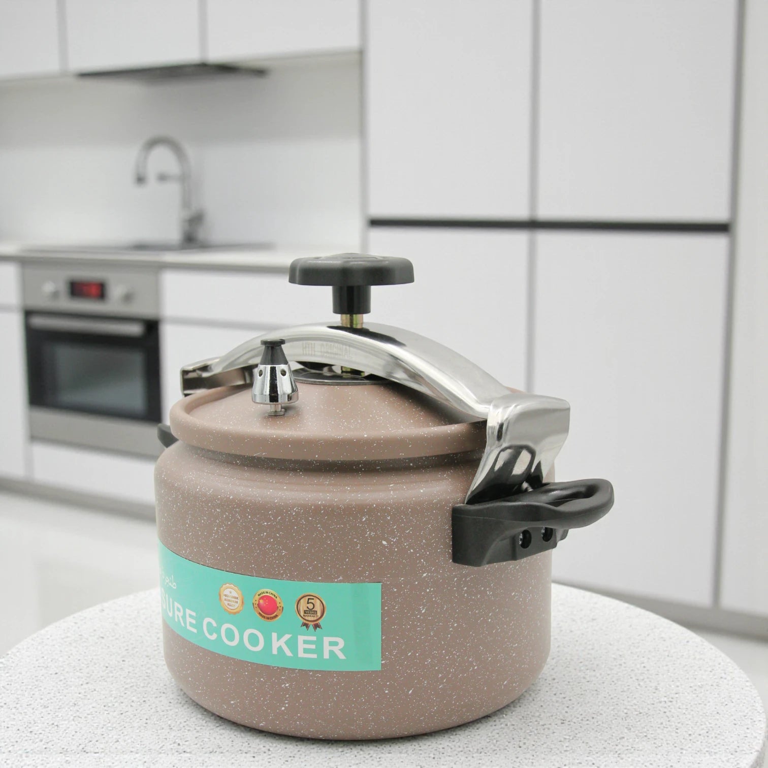 HTH High-Grade Aluminium Pressure Cooker 9L – Durable & Fast Cooking Pot with Secure Lock Lid, Non-Stick Finish, Ideal for Large Families - Damoo