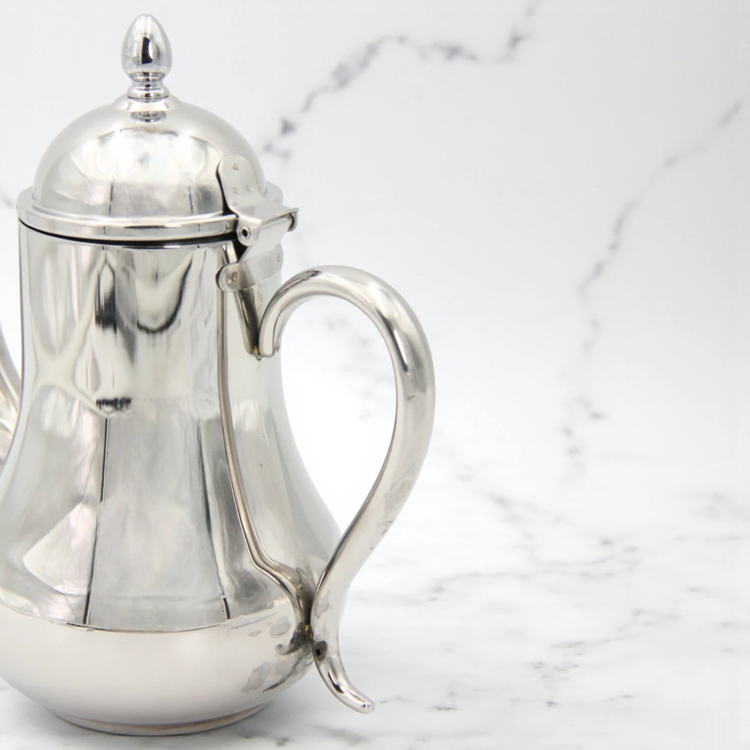HTH 1.5L Pear-Shaped Stainless Steel Tea & Coffee Pot – Classic Arabic Dallah Kettle with Mirror Finish, Heat-Resistant Handle & Easy Pour Spout – Large Capacity Coffee & Tea Kettle for Home, Office & Café (Silver) - Damoo