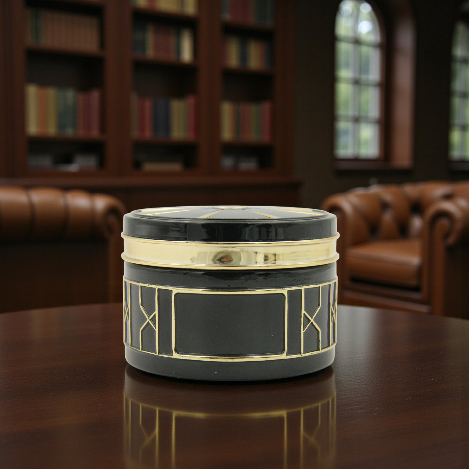 جرة زخرفية سوداء فاخرة بتفاصيل ذهبية - حاوية تخزين أنيقة للبخور أو المجوهرات أو ديكور المنزل