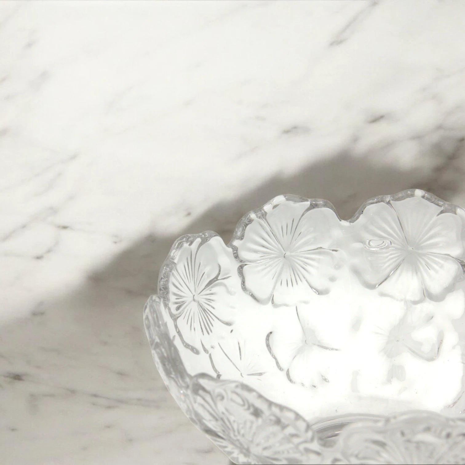 Bloom Crystal Candy Bowl – Exquisite Men’s Serving Piece with Brilliant Cut Design – Elegant Glassware for Chocolates, Nuts & Treats – Dishwasher Safe & Durable – Perfect Gift for Housewarming, Parties & Special Occasions – SUG1407A/G - Damoo