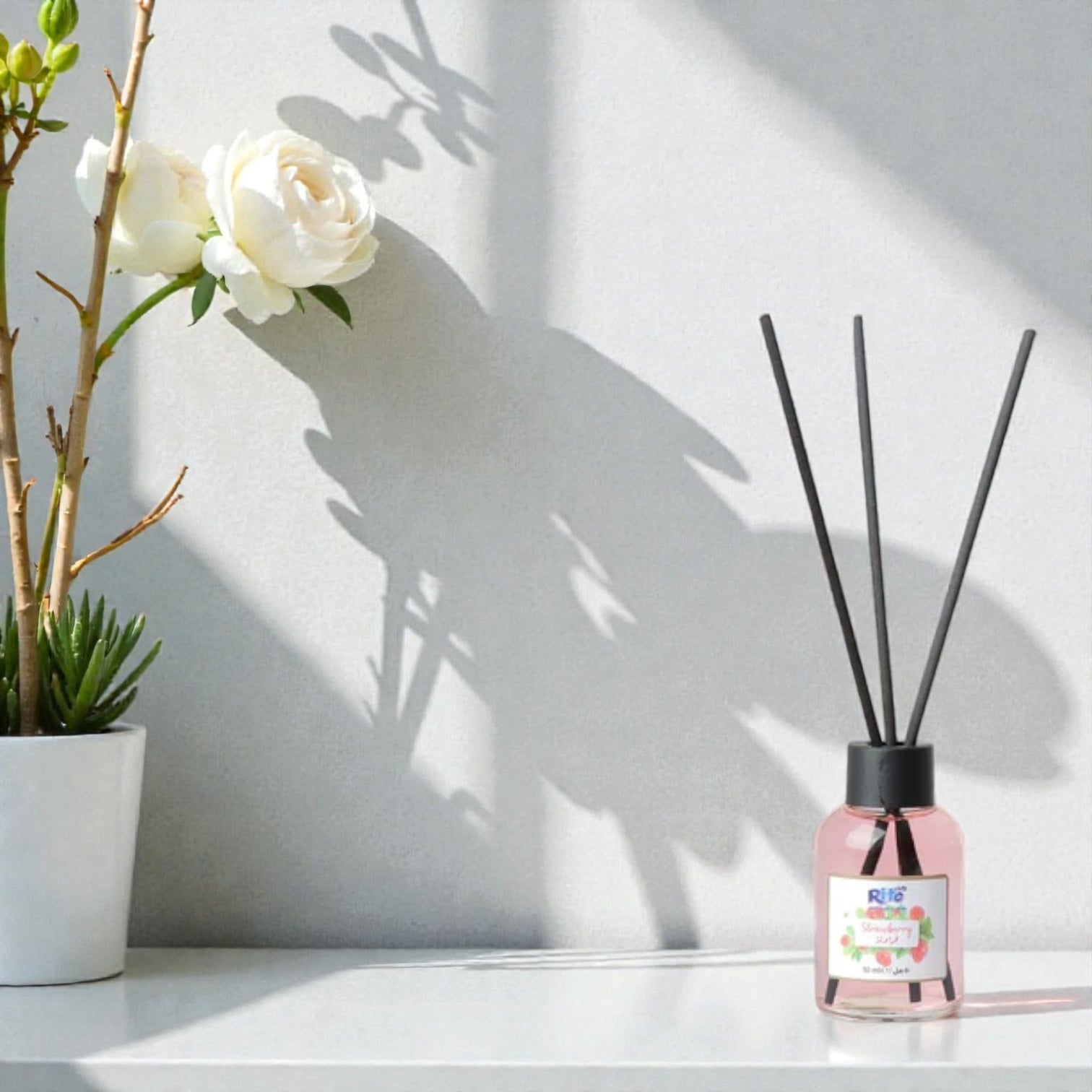 Rite Strawberry Reed Diffuser – Fresh Fruity Home Fragrance with Decorative Glass Bottle – 50ml Room Freshener - Damoo