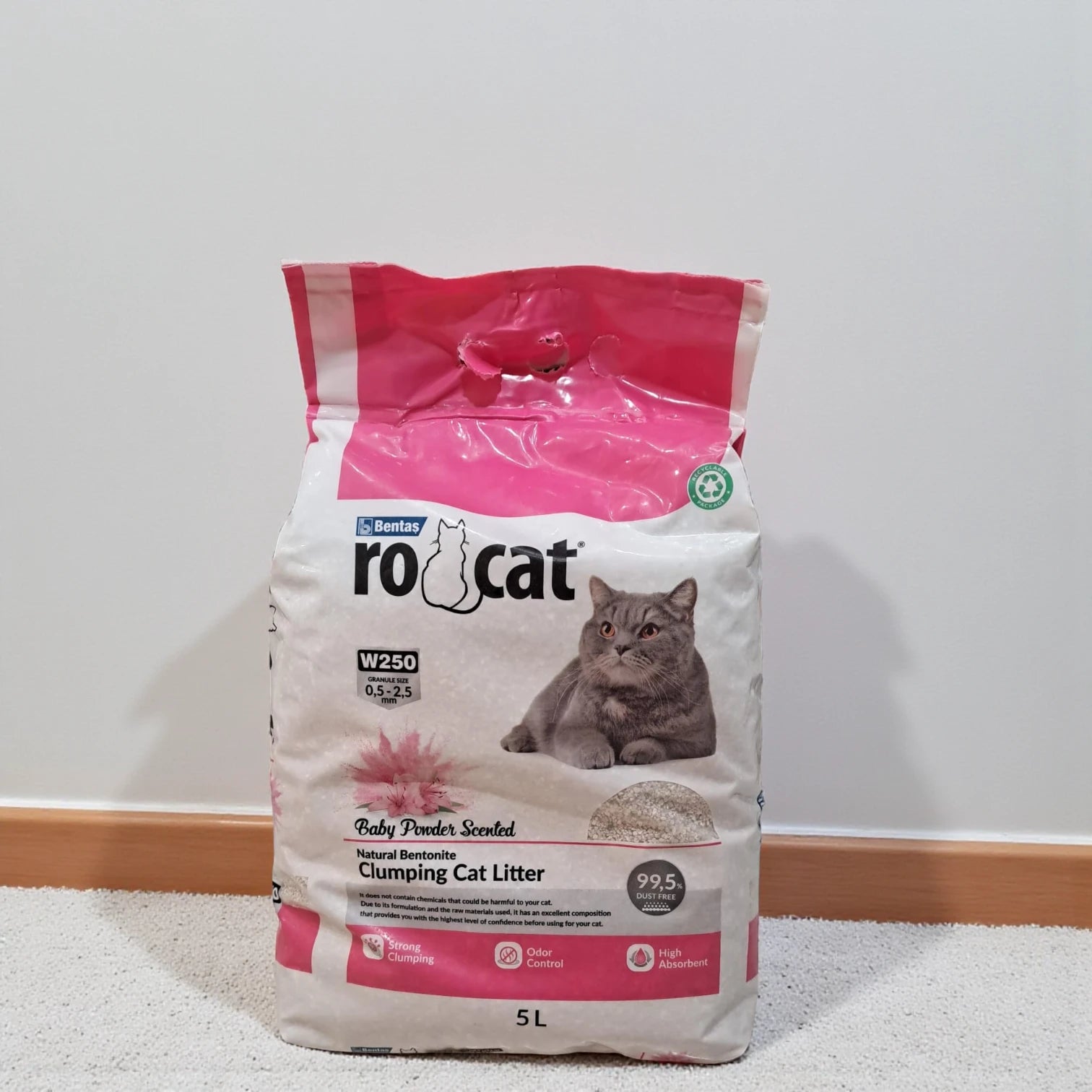 RoCat White Bentonite Clumping Cat Litter – 5L Baby Powder Scented | Ultra Absorbent, 99.5% Dust-Free, Strong Clumping & Odor Control - Damoo