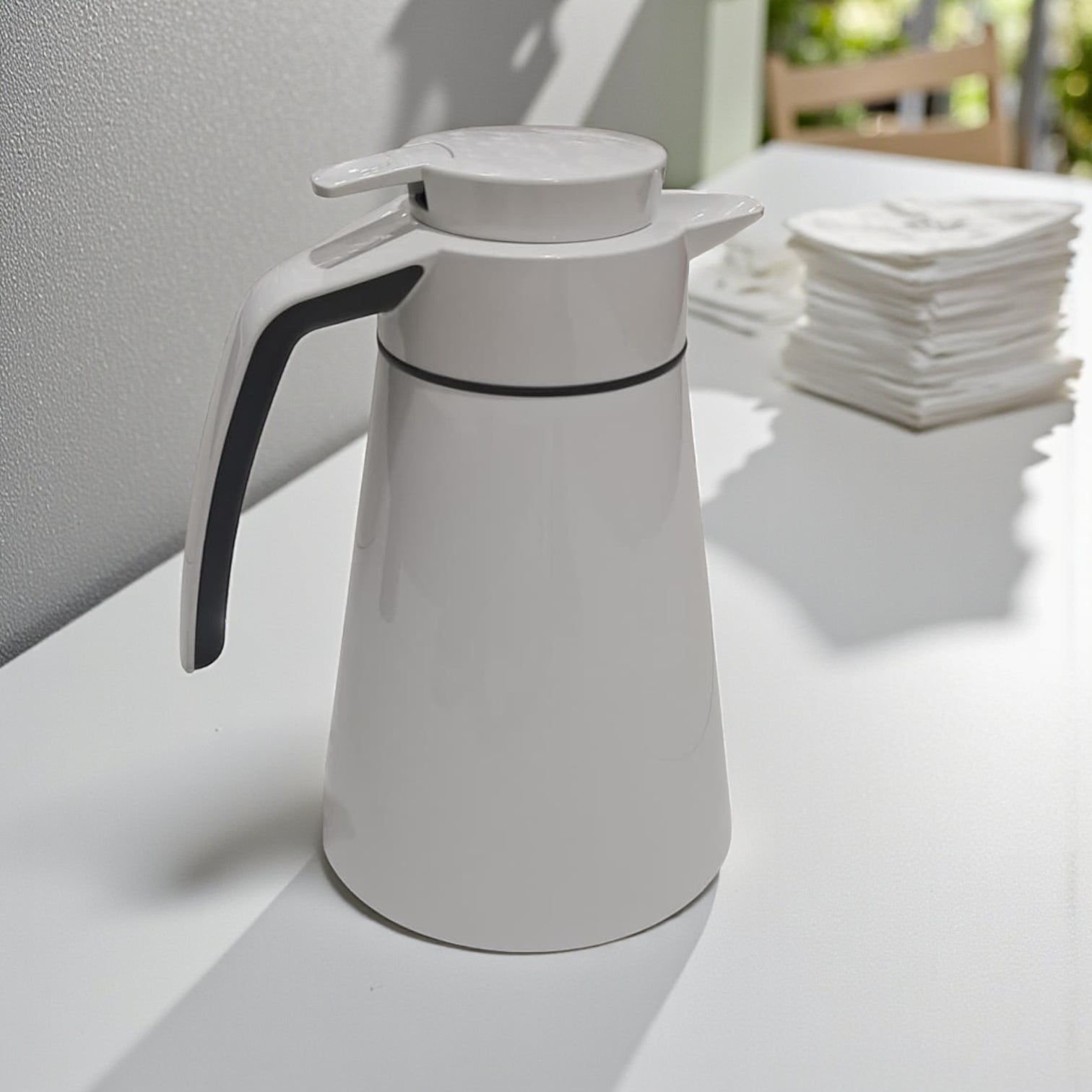 Emsa 1.0L White Thermos – Double-Wall Insulated Vacuum Flask for Hot & Cold Drinks, Cone Design with Easy-Pour Spout & Screw-Top Lid, Durable & Elegant for Home, Office, or Travel - Damoo