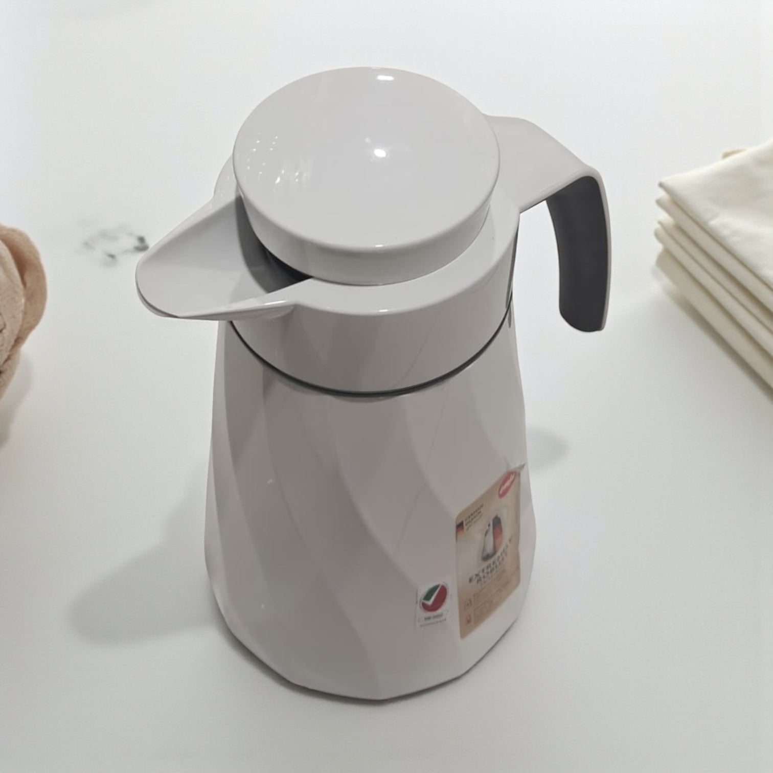 Emsa 1.0L White Cone Thermos – German-Made Vacuum Flask with Double-Wall Insulation, Screw-Top Lid, Easy-Pour Spout & Modern Design for Hot or Cold Beverages - Damoo