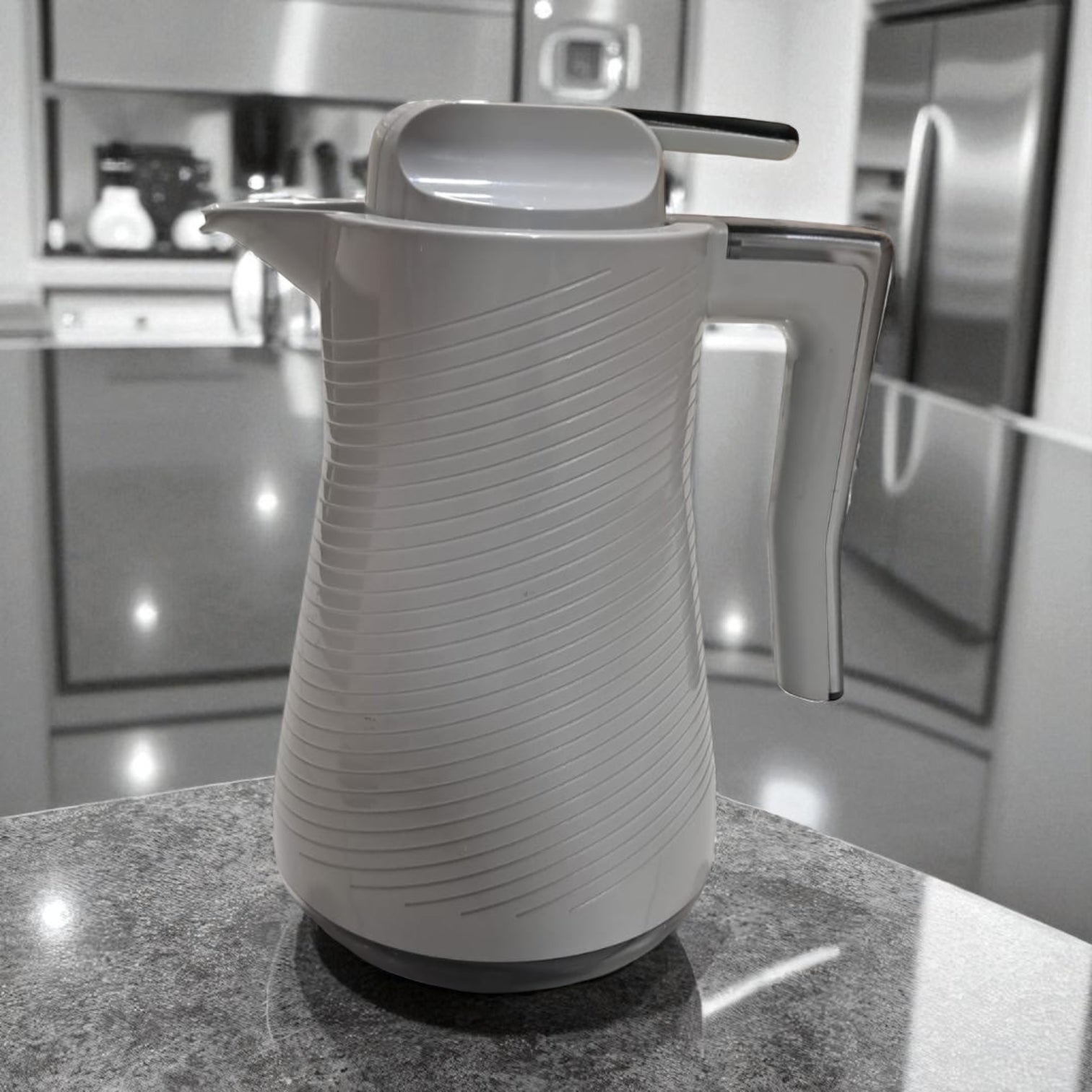 Modern Insulated Thermos Jug – Premium Double Wall Vacuum Flask with Elegant Curved Handle, Heat & Cold Retention Design, Leakproof Lid, and Textured Finish for Home, Office & Serving - Damoo