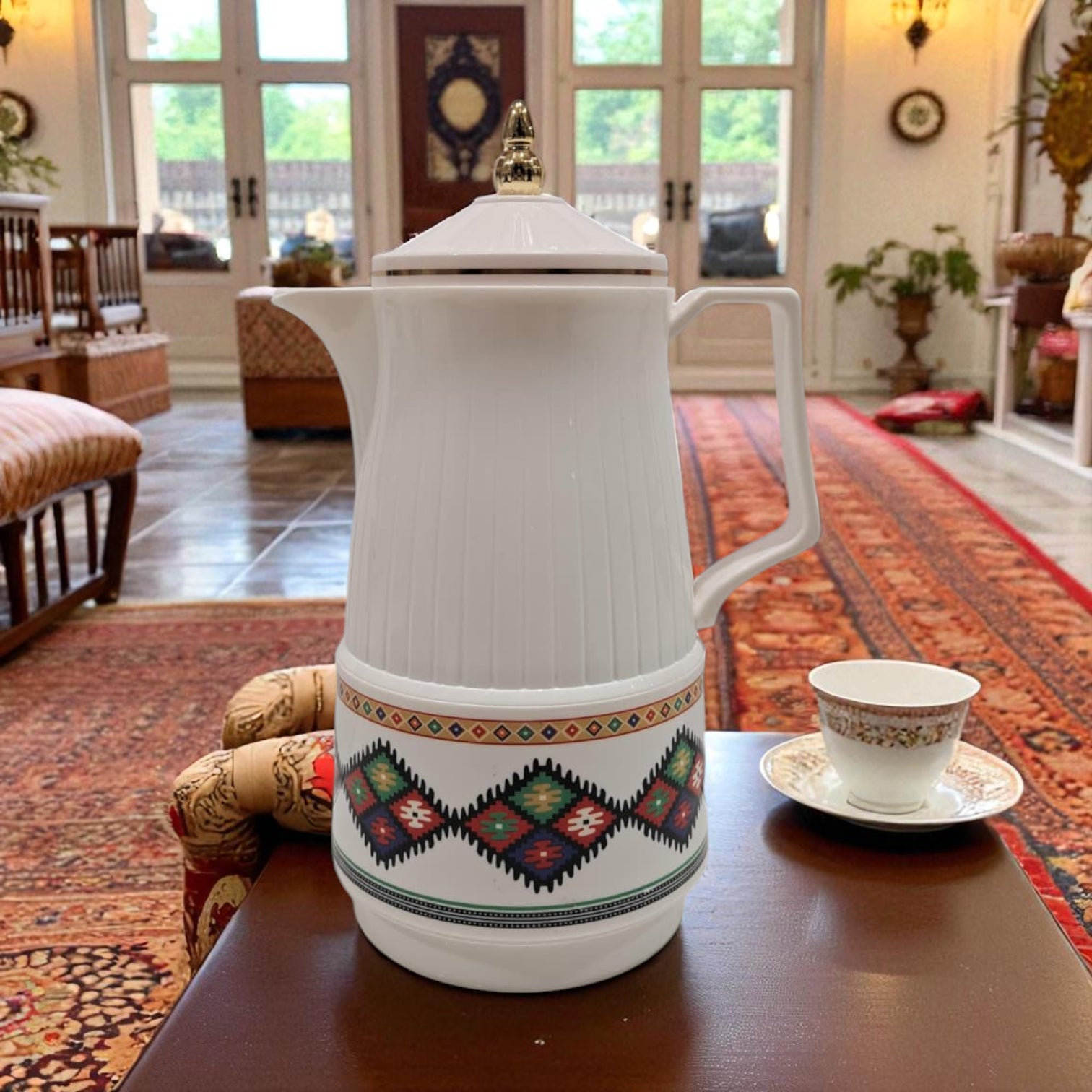 Arabic Pattern White Thermos 1.0L – Elegant Insulated Vacuum Flask with Golden Lid, Traditional Geometric Design, Long Heat & Cold Retention, and Comfortable Handle for Home or Majlis Use - Damoo