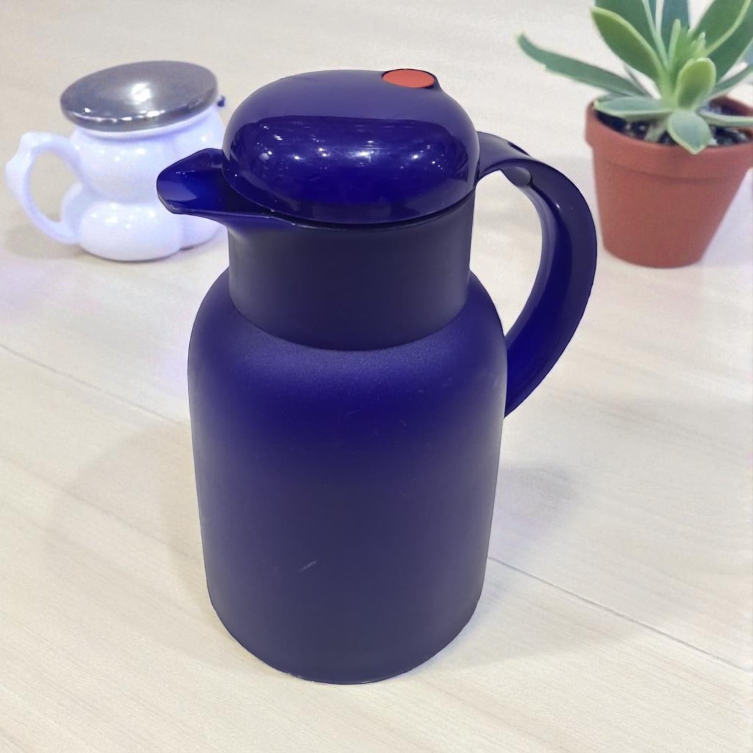 Elegant Insulated Thermos Jug 1.0L – Modern Double-Wall Vacuum Flask with Secure Lid, Heat & Cold Retention, and Ergonomic Handle – Available in Multiple Stylish Colors - Damoo