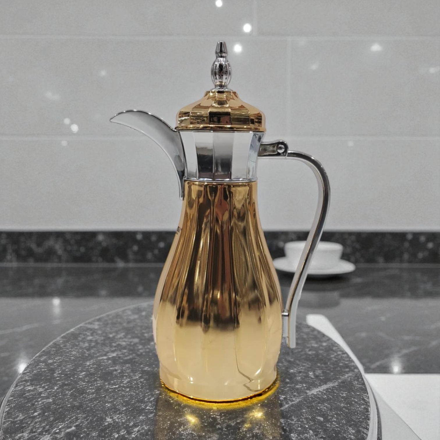 Luxury Gold & Silver Arabic Dallah Thermos 1.0L – Elegant Double-Wall Insulated Coffee & Tea Flask with Chrome Handle and Lid, Premium Heat Retention, Ideal for Majlis, Ramadan & Home Use - Damoo