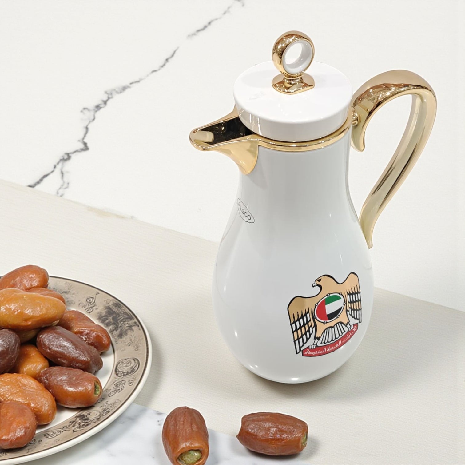 Pilsco UAE Emblem Vacuum Jug Set – Pack of 2 (1.0L + 0.7L) | Elegant Gold Handle Arabic Dallah Style Thermal Flask | Double Wall Insulated Coffee & Tea Jugs - Damoo