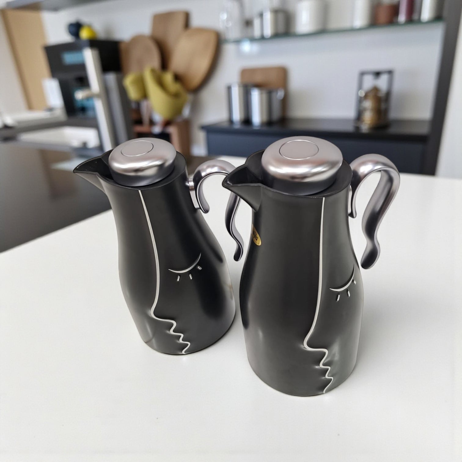 Najib Modern Style Vacuum Flask Set – 0.7L & 1.0L Thermos Duo, Elegant Face Design, Double-Wall Insulated Jugs for Hot & Cold Beverages, Leak-Proof Lid & Ergonomic Handle - Damoo