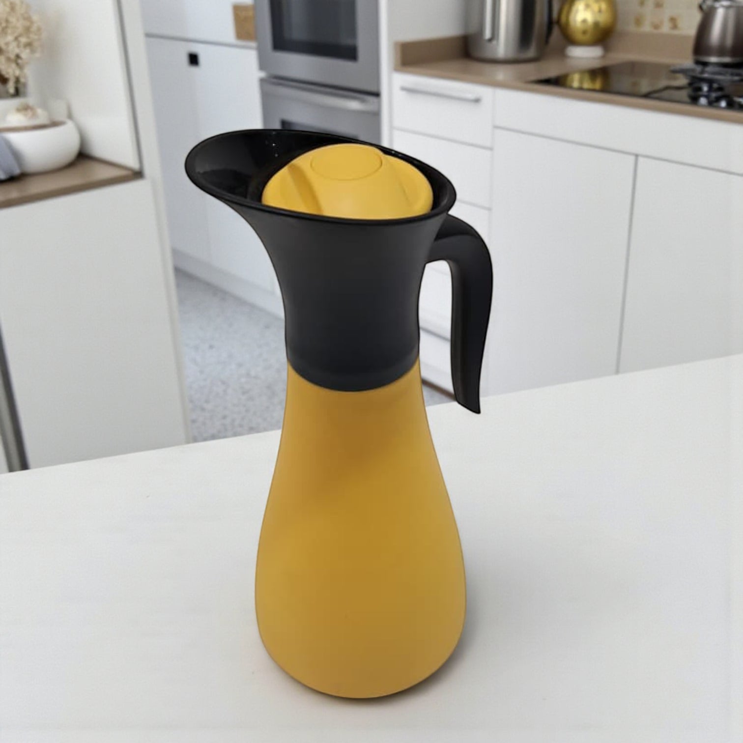 Crystal House 600ML Insulated Jug – Yellow & Black Vacuum Flask, Elegant Tall Design, Double-Wall Heat Retention, Easy-Pour Spout, and Ergonomic Handle for Hot & Cold Beverages - Damoo