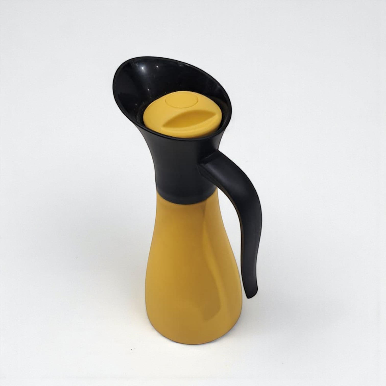 Crystal House 600ML Insulated Jug – Yellow & Black Vacuum Flask, Elegant Tall Design, Double-Wall Heat Retention, Easy-Pour Spout, and Ergonomic Handle for Hot & Cold Beverages - Damoo