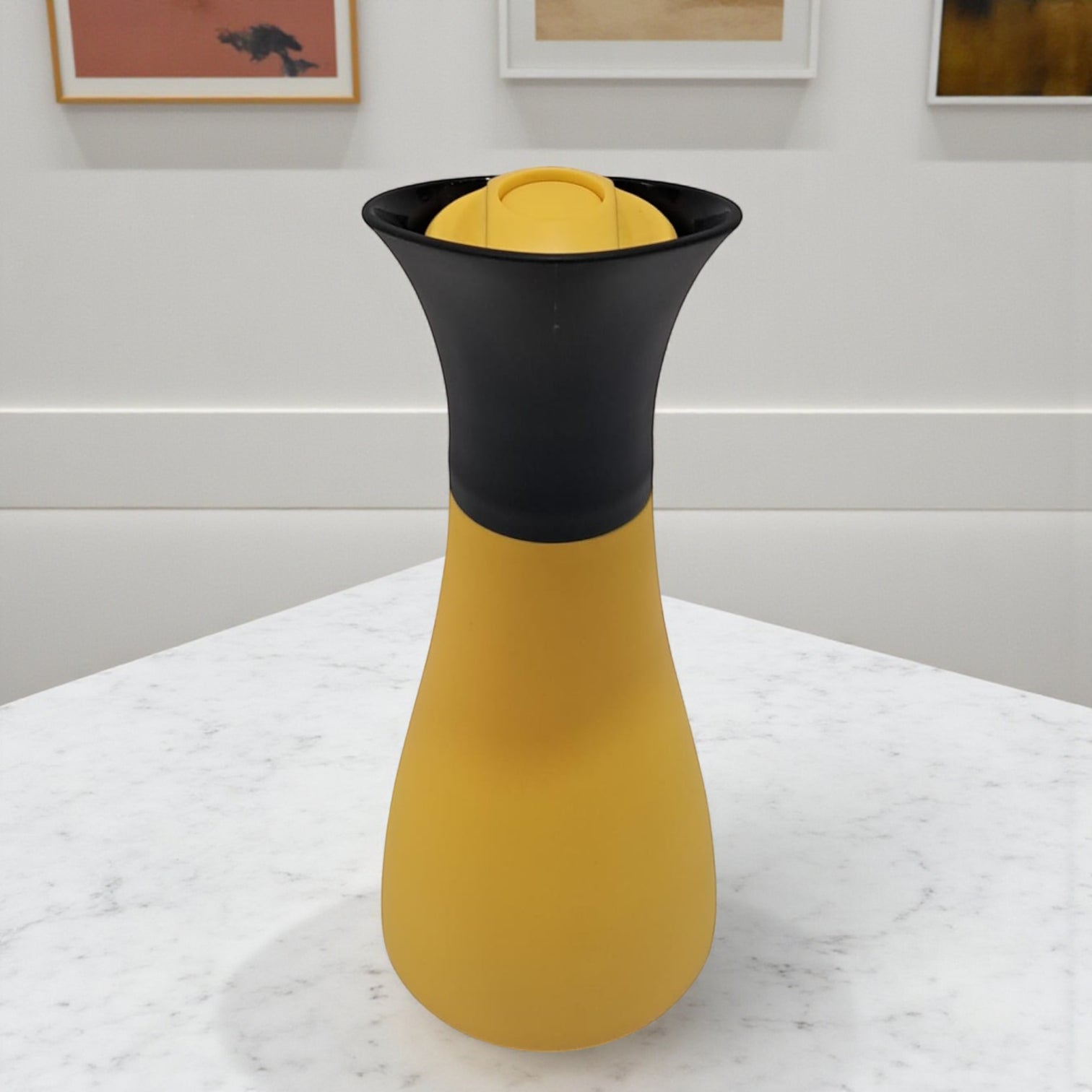 Crystal House 600ML Insulated Jug – Yellow & Black Vacuum Flask, Elegant Tall Design, Double-Wall Heat Retention, Easy-Pour Spout, and Ergonomic Handle for Hot & Cold Beverages - Damoo