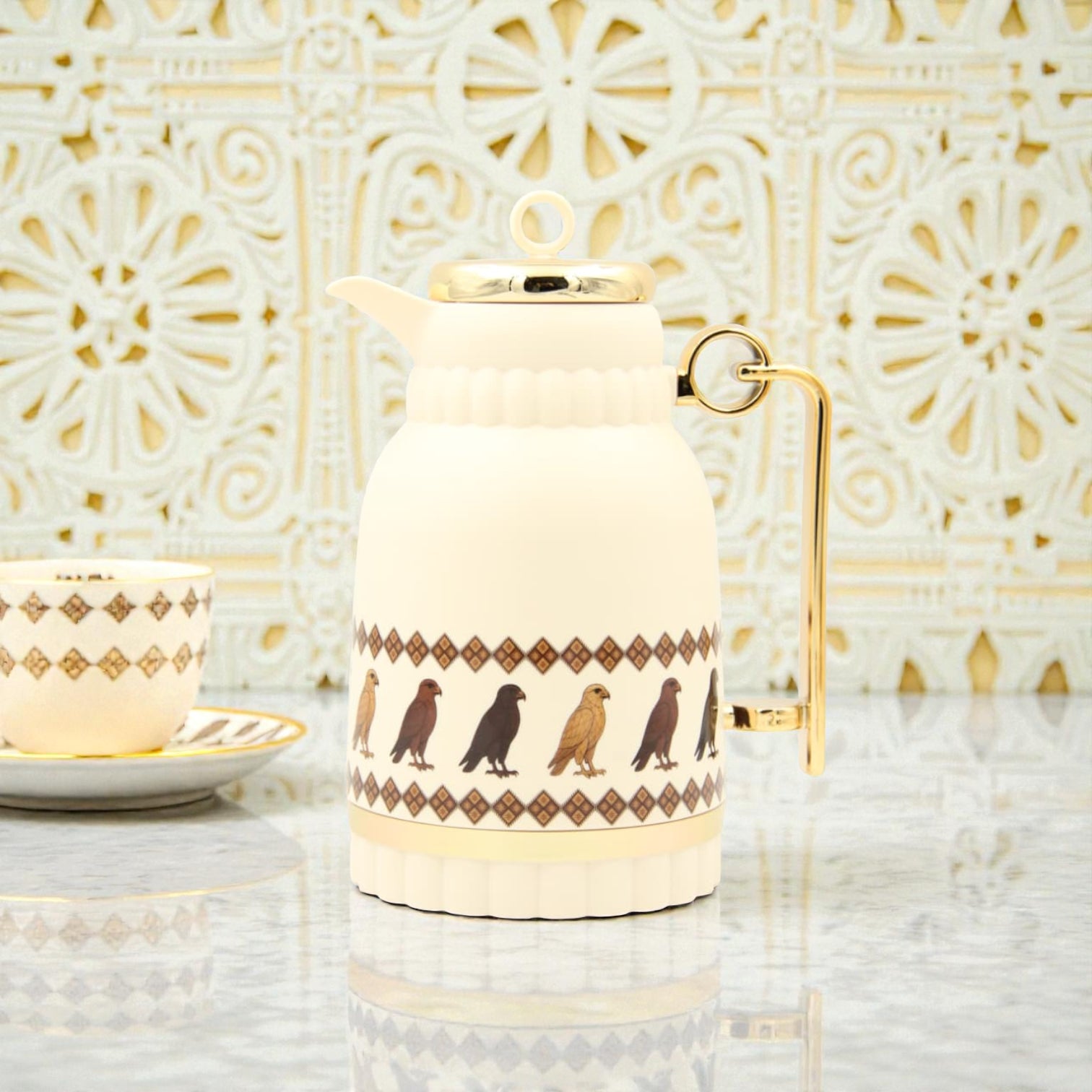 0.6L Vacuum Flask with Traditional Falcon Design & Gold Handle – Double Wall Insulated Hot & Cold Beverage Thermos (26H x 19L x 13.5W CM) - Damoo