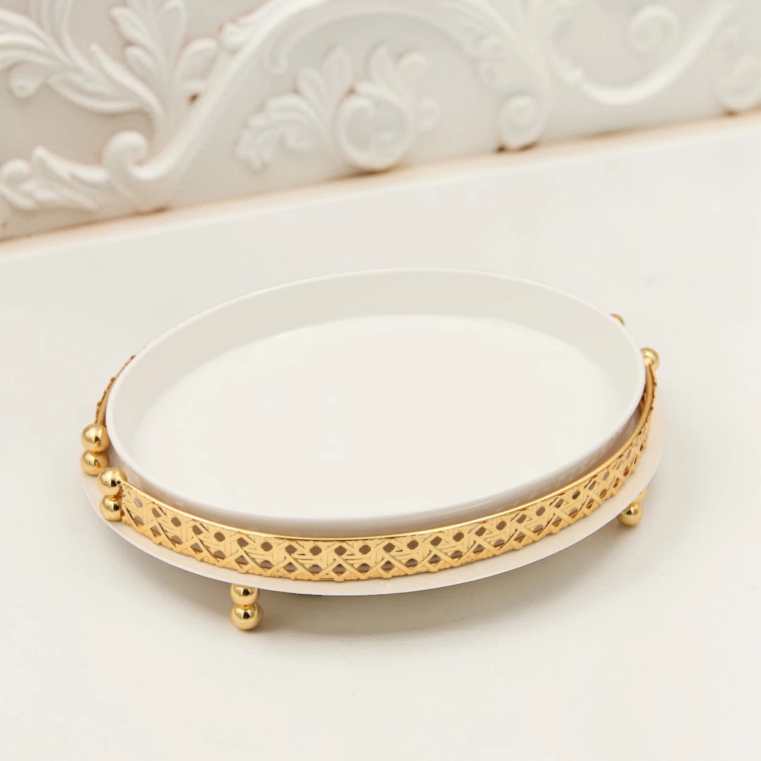 Al Habbai Oval Covered Serving Dish with Lid and Decorative Stand – Elegant Dessert, Dates & Candy Serving Tray for Majlis and Hospitality - Damoo