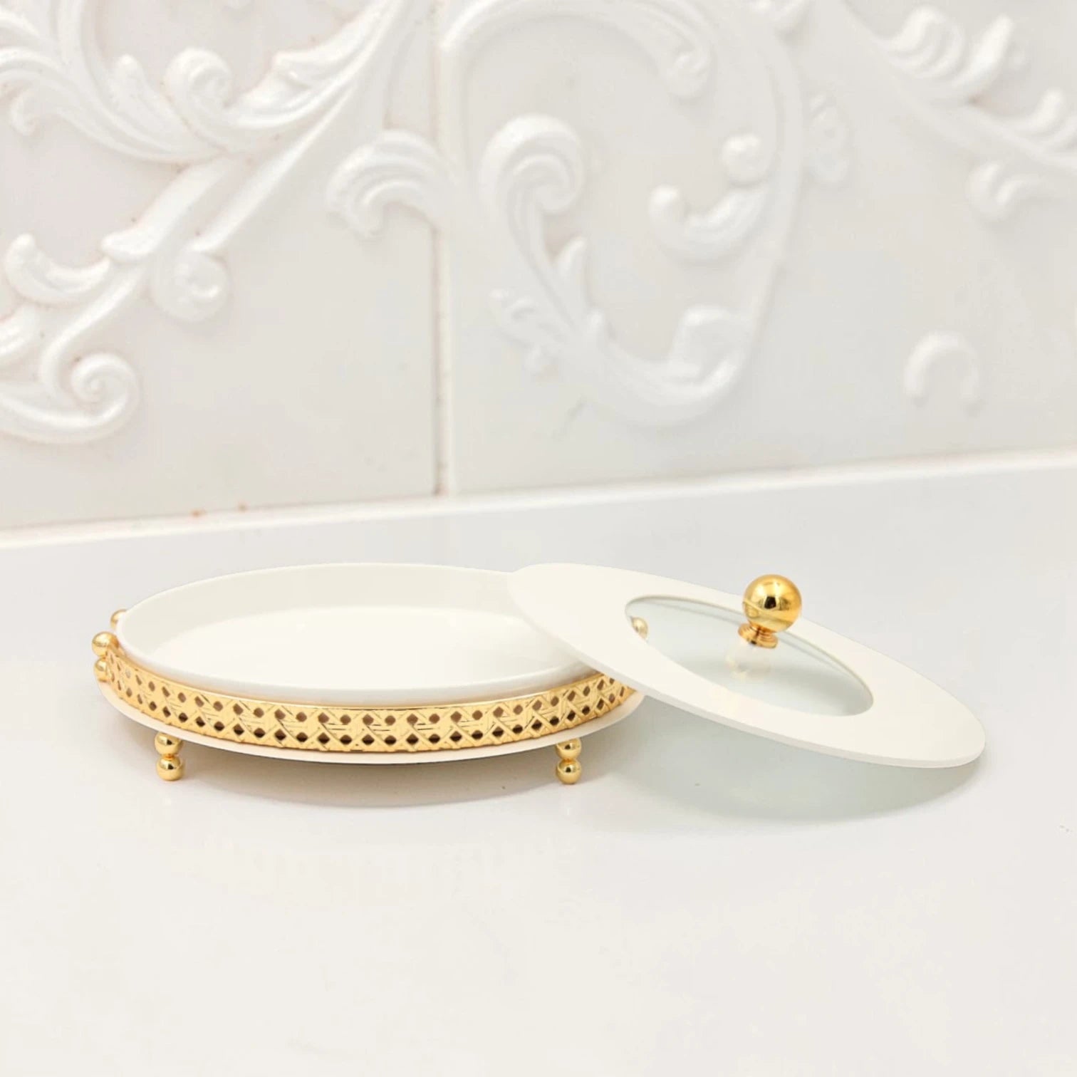 Al Habbai Oval Covered Serving Dish with Lid and Decorative Stand – Elegant Dessert, Dates & Candy Serving Tray for Majlis and Hospitality - Damoo