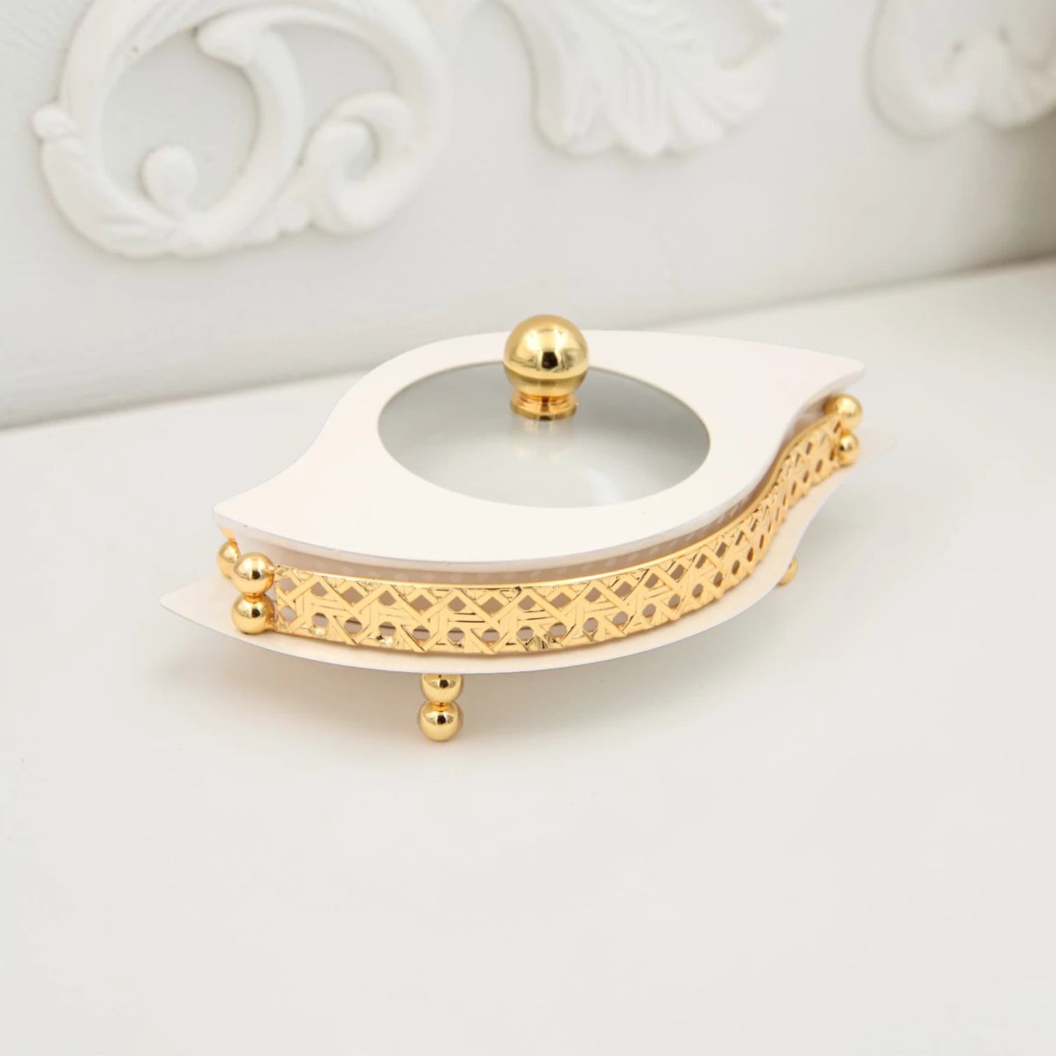 Al Habbai Leaf Shape Covered Serving Dish with Decorative Stand – Elegant Dates, Dessert & Candy Serving Bowl for Majlis Hospitality - Damoo