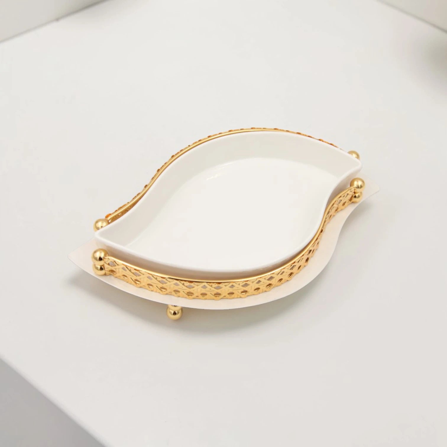 Al Habbai Leaf Shape Covered Serving Dish with Decorative Stand – Elegant Dates, Dessert & Candy Serving Bowl for Majlis Hospitality - Damoo