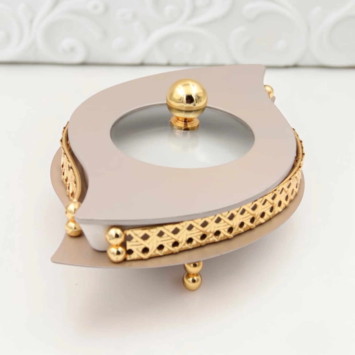 Al Habbai Large Leaf Shape Covered Serving Dish with Decorative Stand – Elegant Dates, Dessert, Candy & Snack Bowl for Majlis Hospitality - Damoo