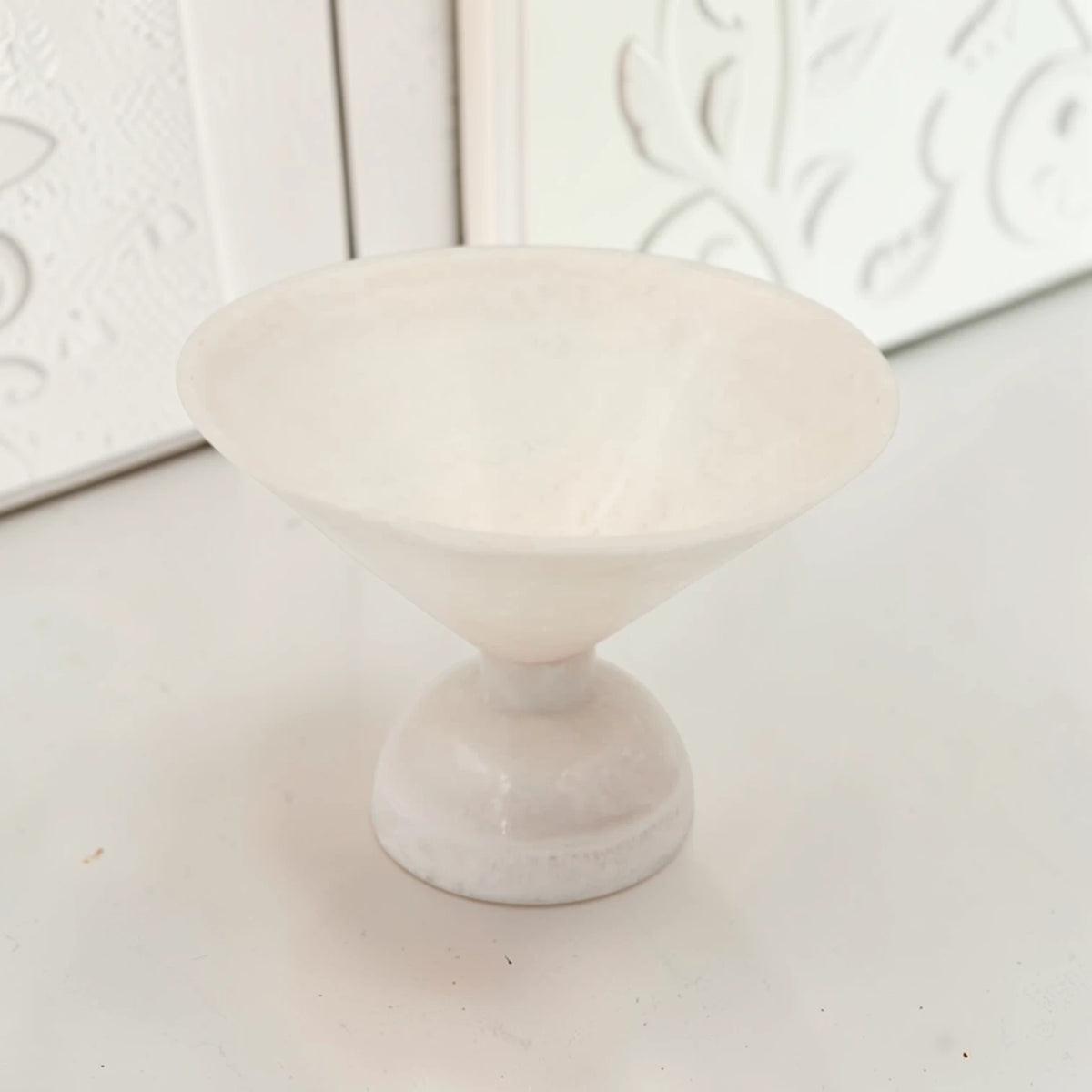 Elegant Pedestal Serving Bowl Decorative Centerpiece Dish – Modern Minimalist Bowl for Fruits, Snacks & Table Display (14H x 19L × 19W CM) - Damoo