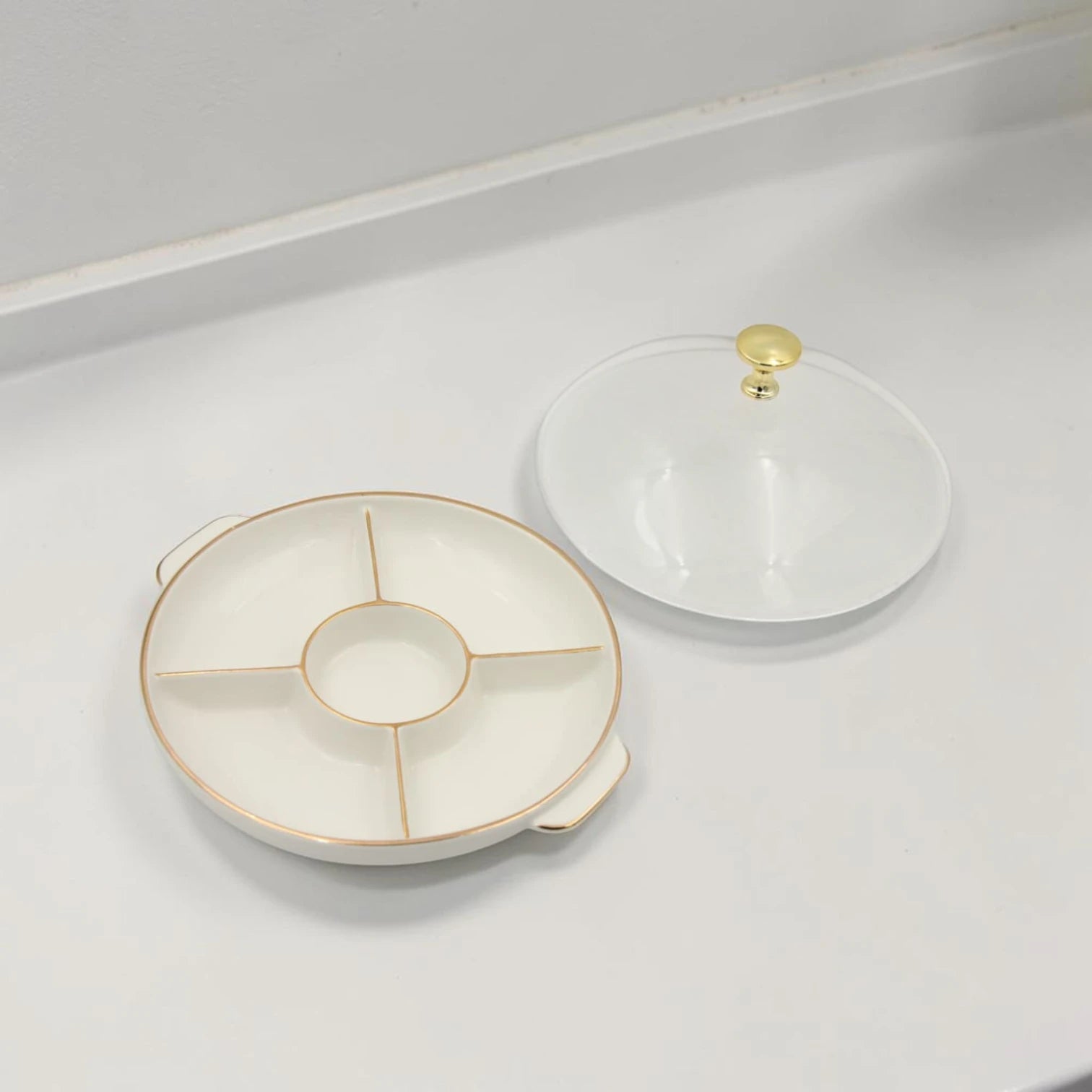 Round Sectioned Serving Tray with Lid & Handles – Multi-Compartment Snack & Appetizer Serving Plate with Covered Top (16H x 30L × 26W CM) - Damoo