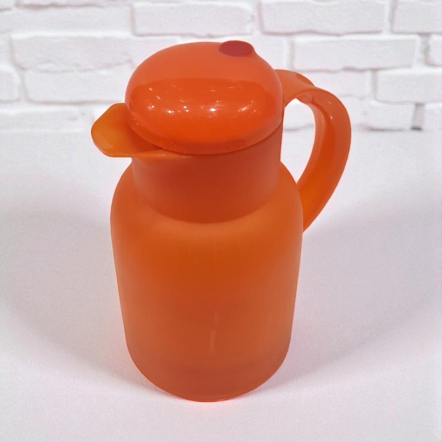 Elegant Insulated Thermos Jug 1.0L – Modern Double-Wall Vacuum Flask with Secure Lid, Heat & Cold Retention, and Ergonomic Handle – Available in Multiple Stylish Colors - Damoo