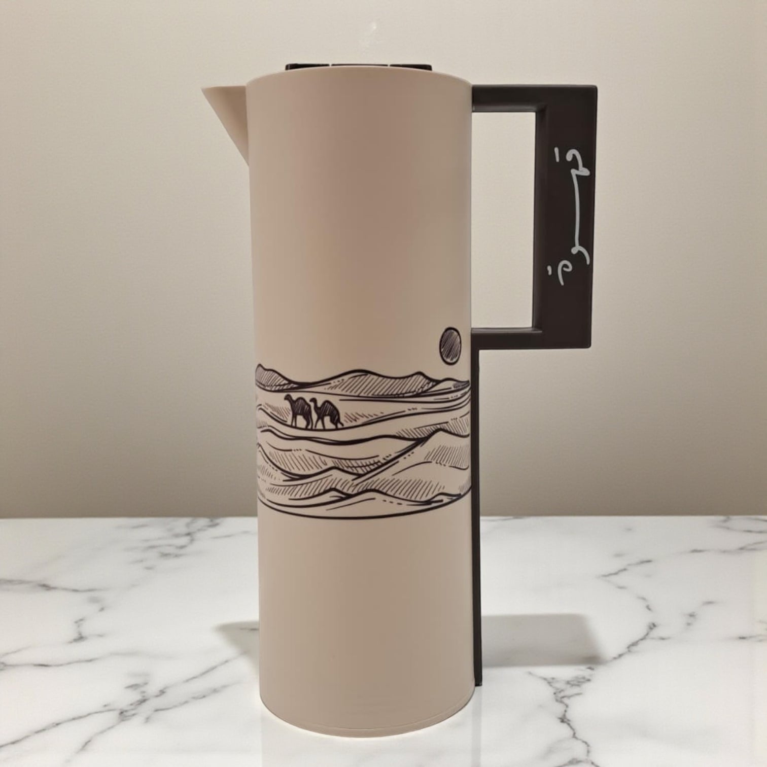 1L Arabic Style Vacuum Flask with Camel Desert Design – Double Wall Insulated Coffee Thermos with Secure Lid and Ergonomic Handle - Damoo