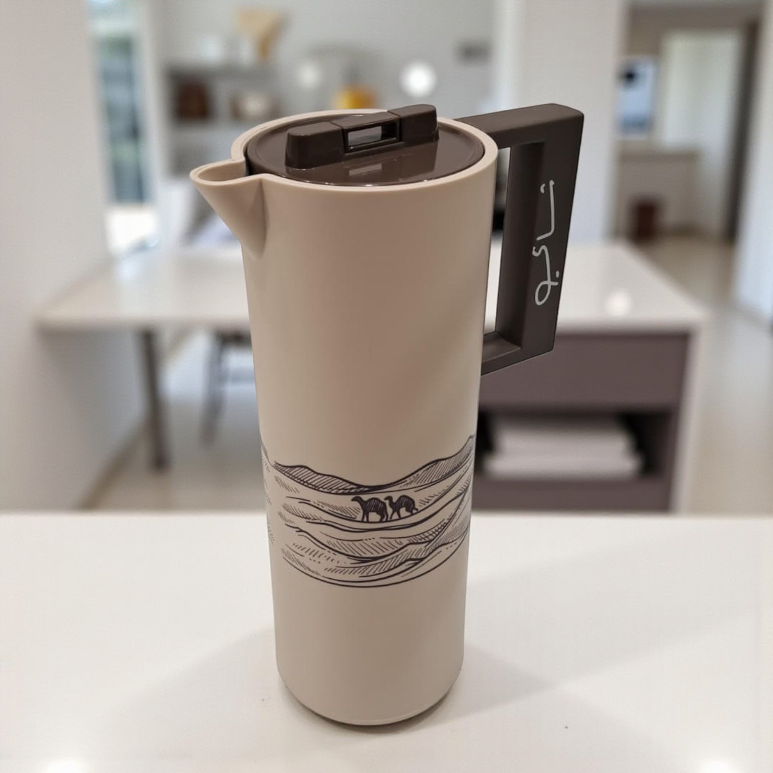 1.0 Liter Arabic Desert Design Vacuum Flask – Premium Double Wall Insulated Tea Thermos with Secure Flip Lid, Ergonomic Handle & Long-Lasting Heat Retention – Ideal for Home, Office, Travel & Gifting - Damoo