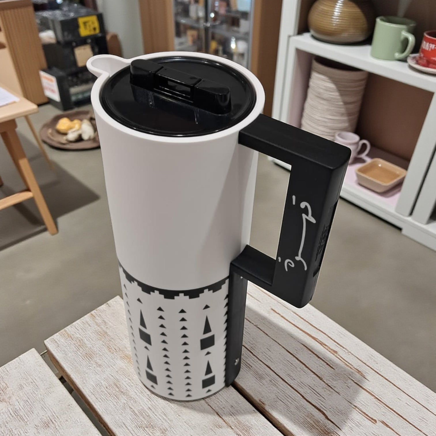 Crystal House 1.0 Liter Premium Arabic Vacuum Flask – Double Wall Insulated Coffee & Tea Thermos with Secure Flip Lid, Traditional Pattern Design & Ergonomic Handle – Perfect for Home, Office, Travel & Gifting - Damoo