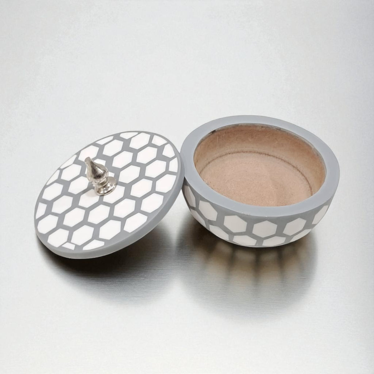 Luxury Hexagonal Mosaic Bukhoor & Mabkhara Set with Lid and Tray – Elegant Polyresin Home Fragrance Holder for Incense and Bakhoor Display - Damoo