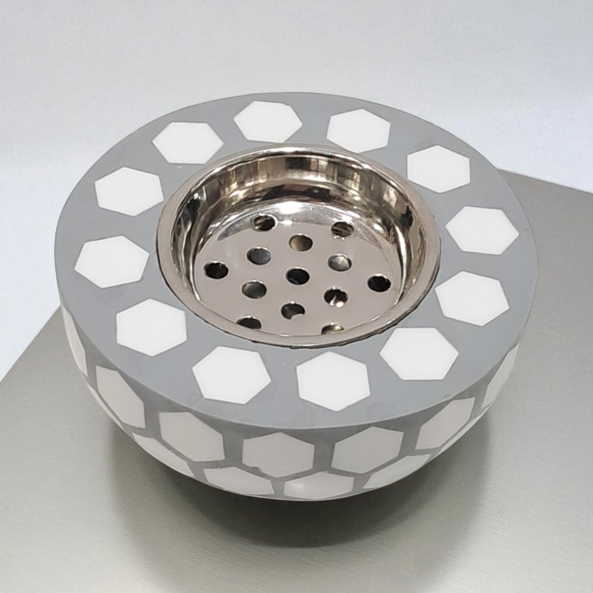 Luxury Hexagonal Mosaic Bukhoor & Mabkhara Set with Lid and Tray – Elegant Polyresin Home Fragrance Holder for Incense and Bakhoor Display - Damoo