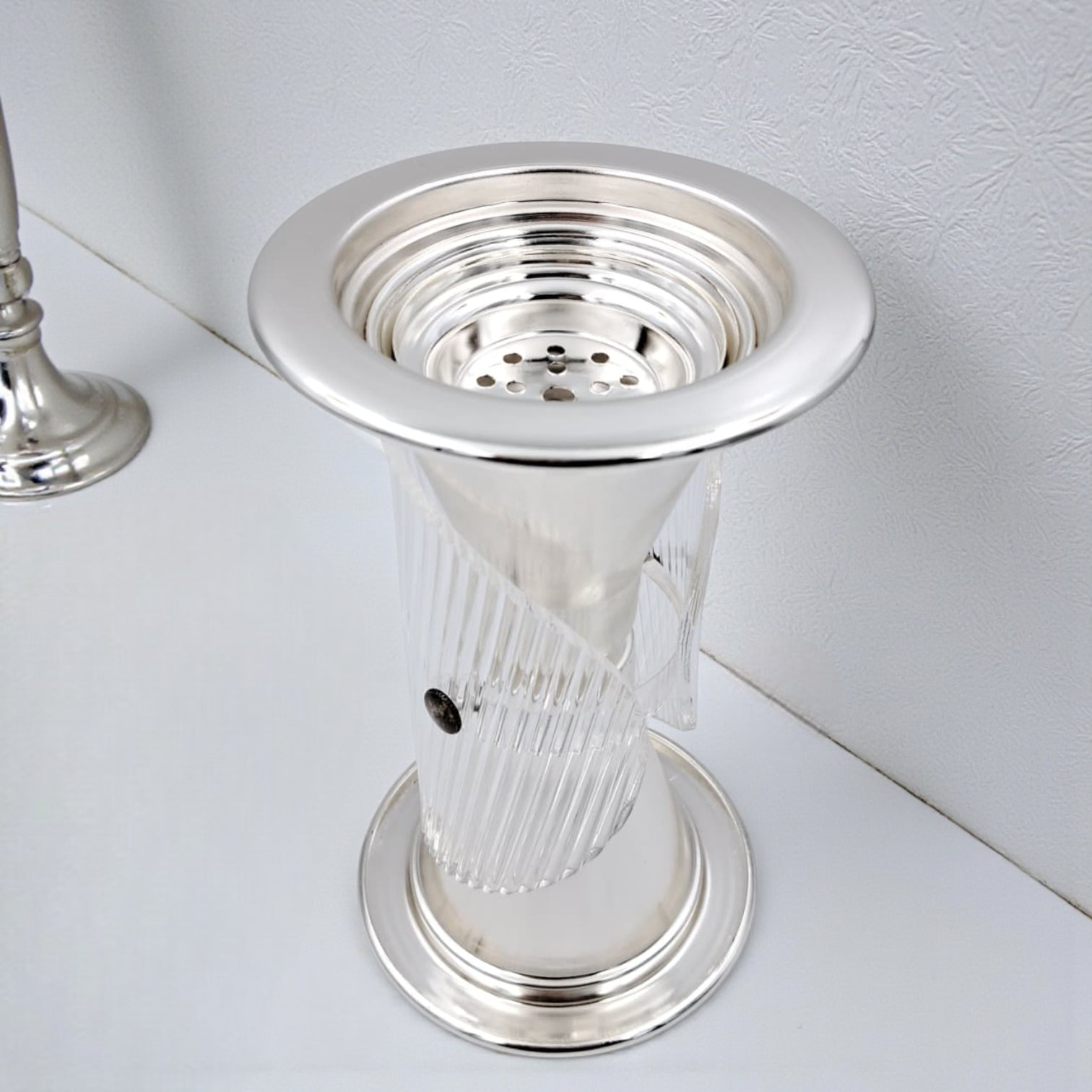 Luxury Metal & Clear Ribbed Glass Bakhoor Incense Burner with Ventilated Cap – Elegant Arabic Oud & Incense Holder for Majlis, Ramadan & Home Décor (20H x 11.5L × 11.5W CM) - Damoo