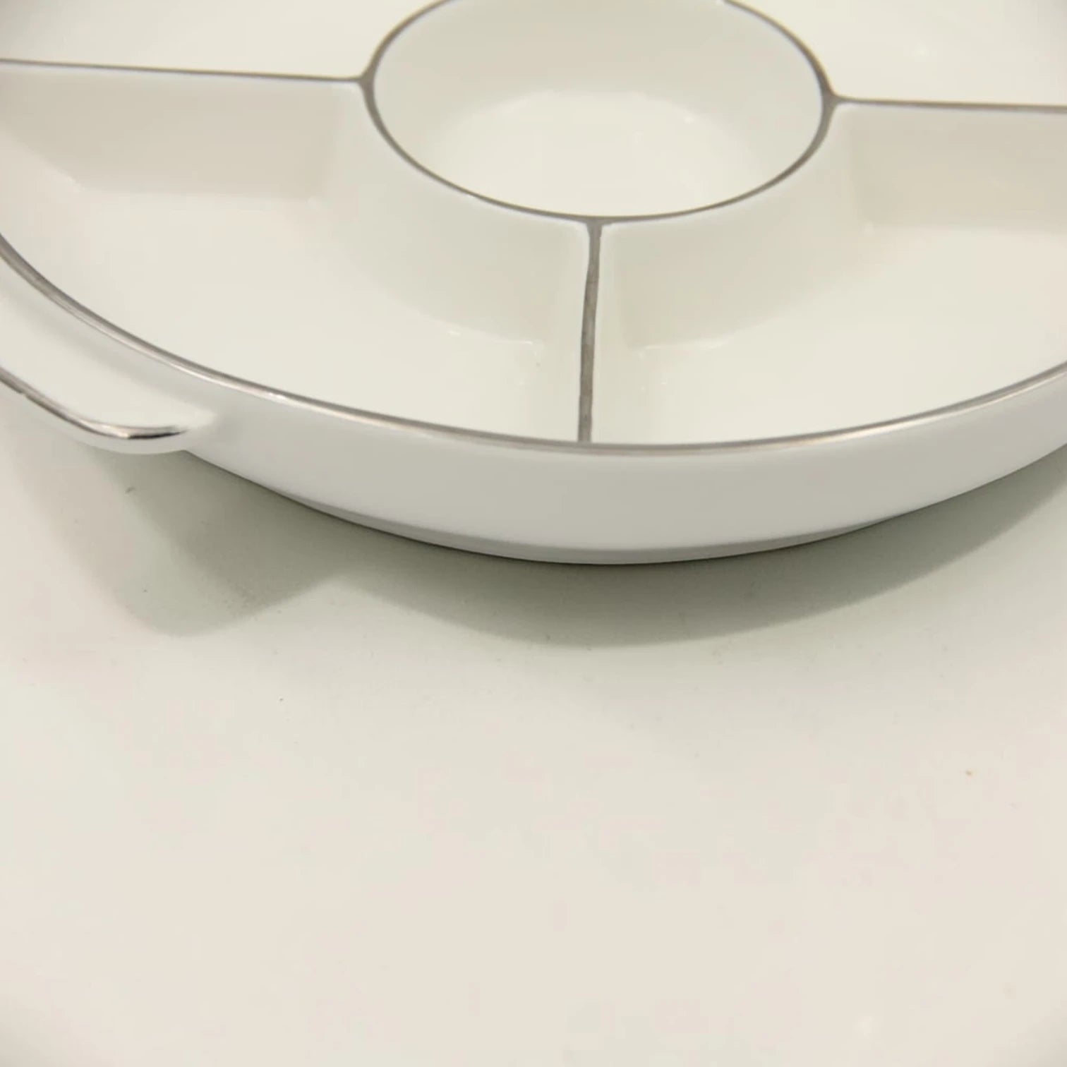 Round Sectioned Serving Tray with Lid & Handles – Multi-Compartment Snack & Appetizer Serving Plate with Covered Top (16H x 30L × 26W CM) - Damoo