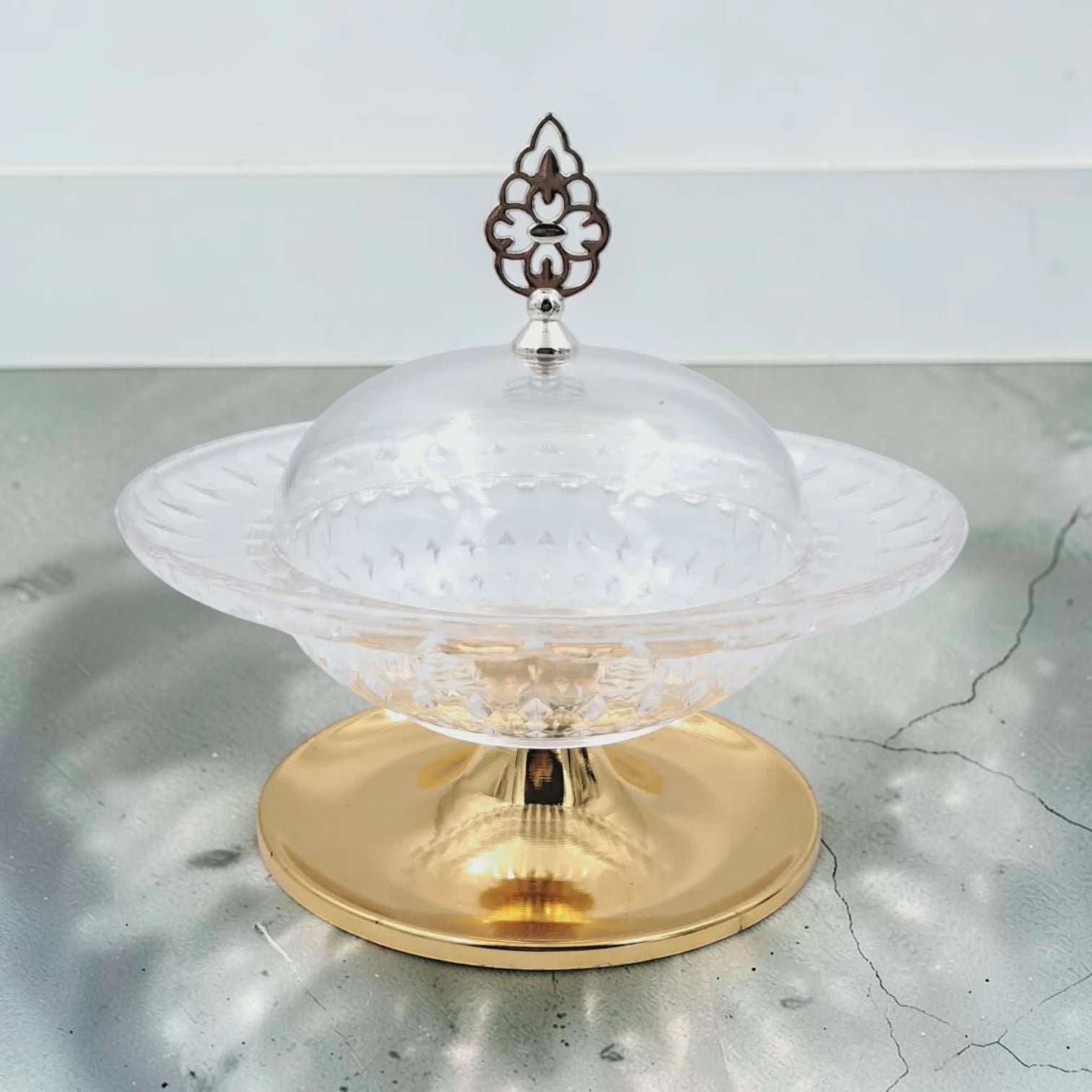 Fursan Elegant Acrylic Serving Bowl with Lid and Gold Base, Decorative Candy & Dessert Dish with Cover, Premium Table Centerpiece (18H x 19.5L × 19.5W CM) - Damoo