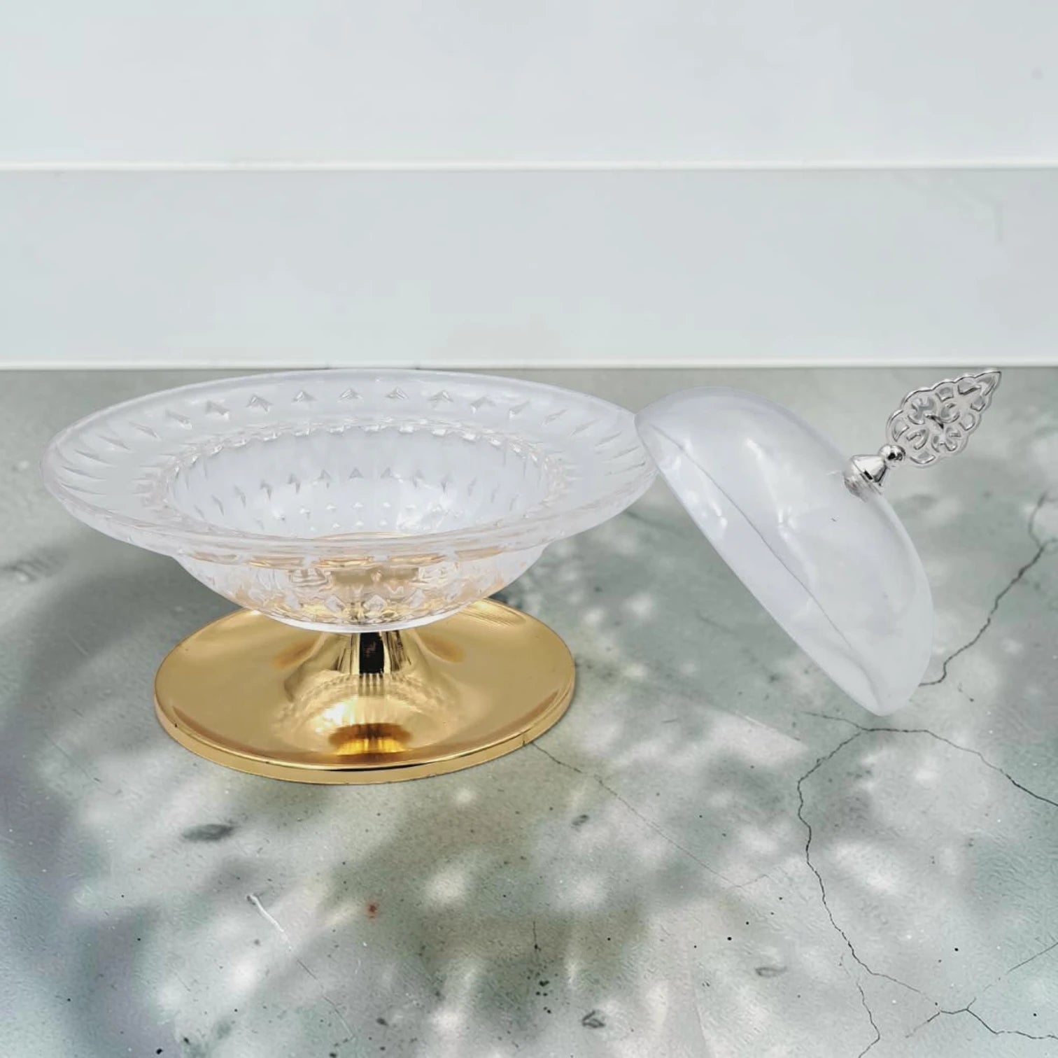 Fursan Elegant Acrylic Serving Bowl with Lid and Gold Base, Decorative Candy & Dessert Dish with Cover, Premium Table Centerpiece (18H x 19.5L × 19.5W CM) - Damoo